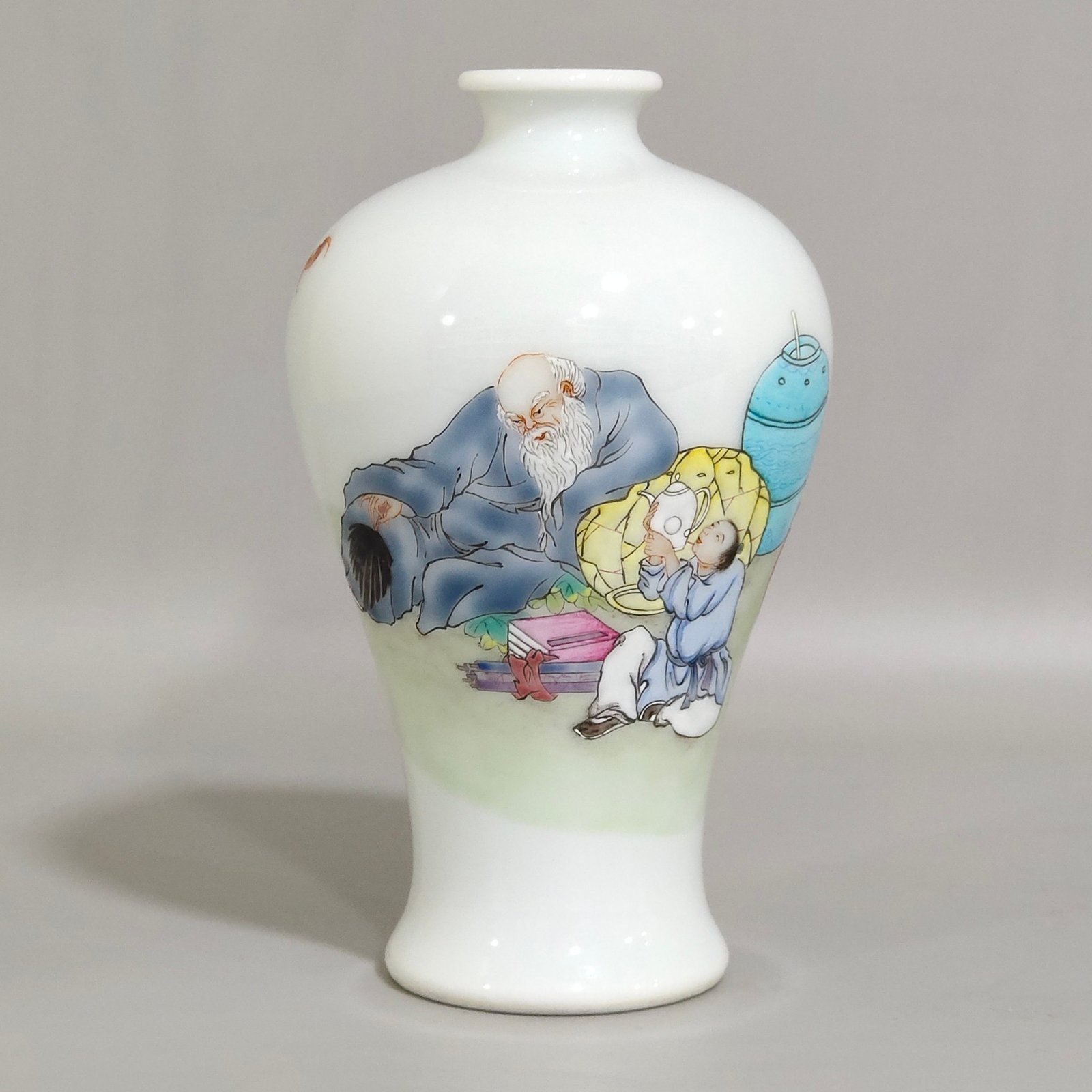 Qing Dynasty Qianlong A small plum vase made by Gao Shitu
