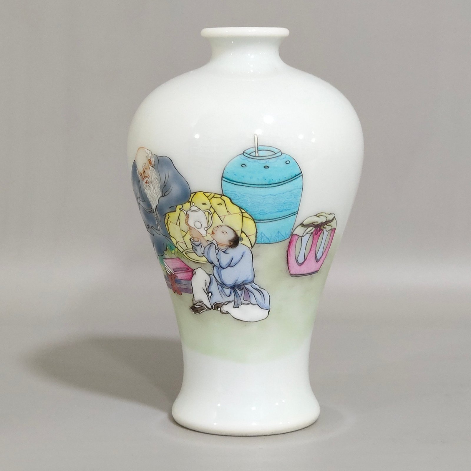 Qing Dynasty Qianlong A small plum vase made by Gao Shitu