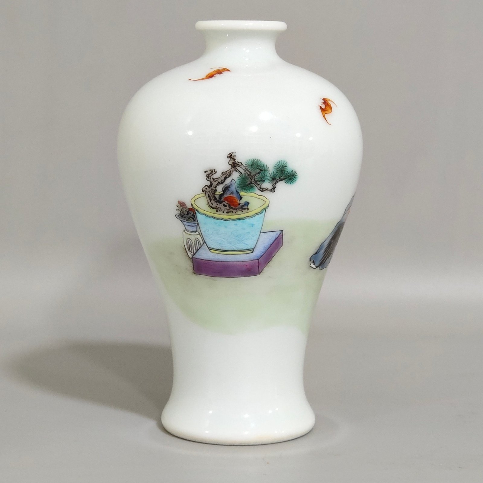Qing Dynasty Qianlong A small plum vase made by Gao Shitu