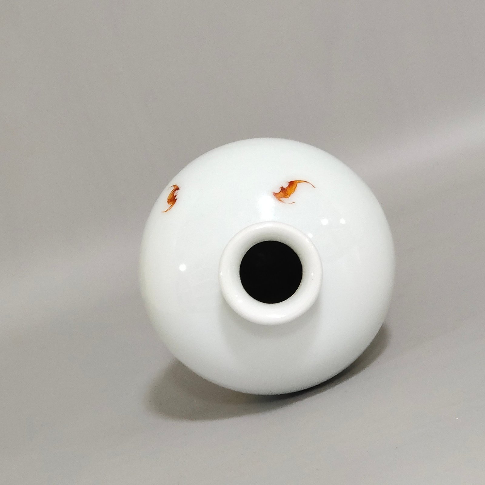 Qing Dynasty Qianlong A small plum vase made by Gao Shitu