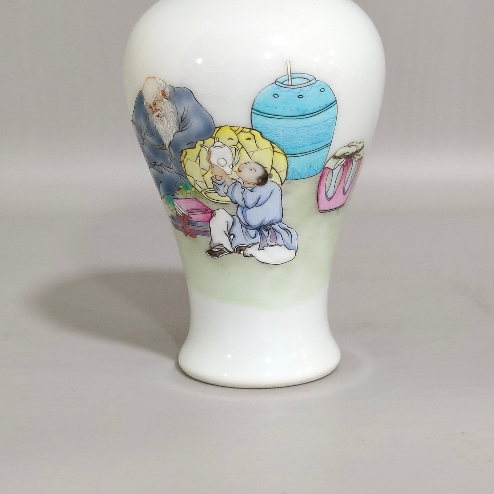 Qing Dynasty Qianlong A small plum vase made by Gao Shitu