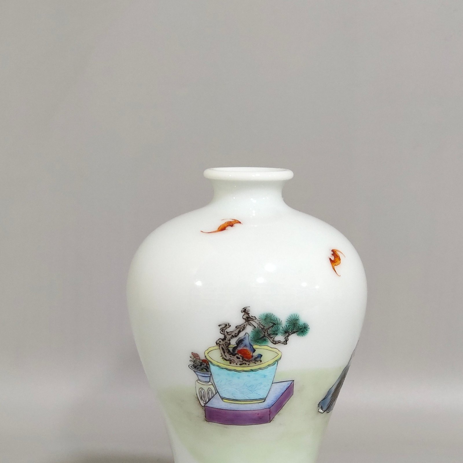 Qing Dynasty Qianlong A small plum vase made by Gao Shitu