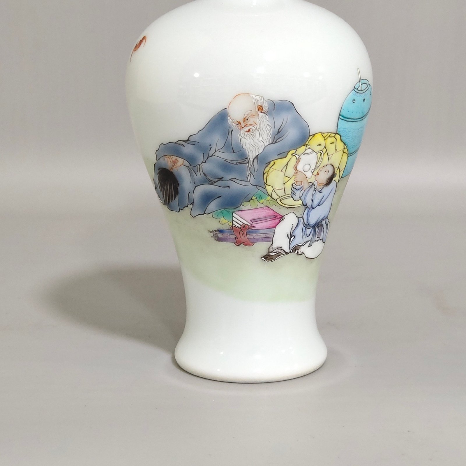 Qing Dynasty Qianlong A small plum vase made by Gao Shitu