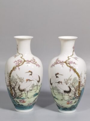 Qing Dynasty Hongxian year system Putai pastel plum and crane in spring a pair of bottles