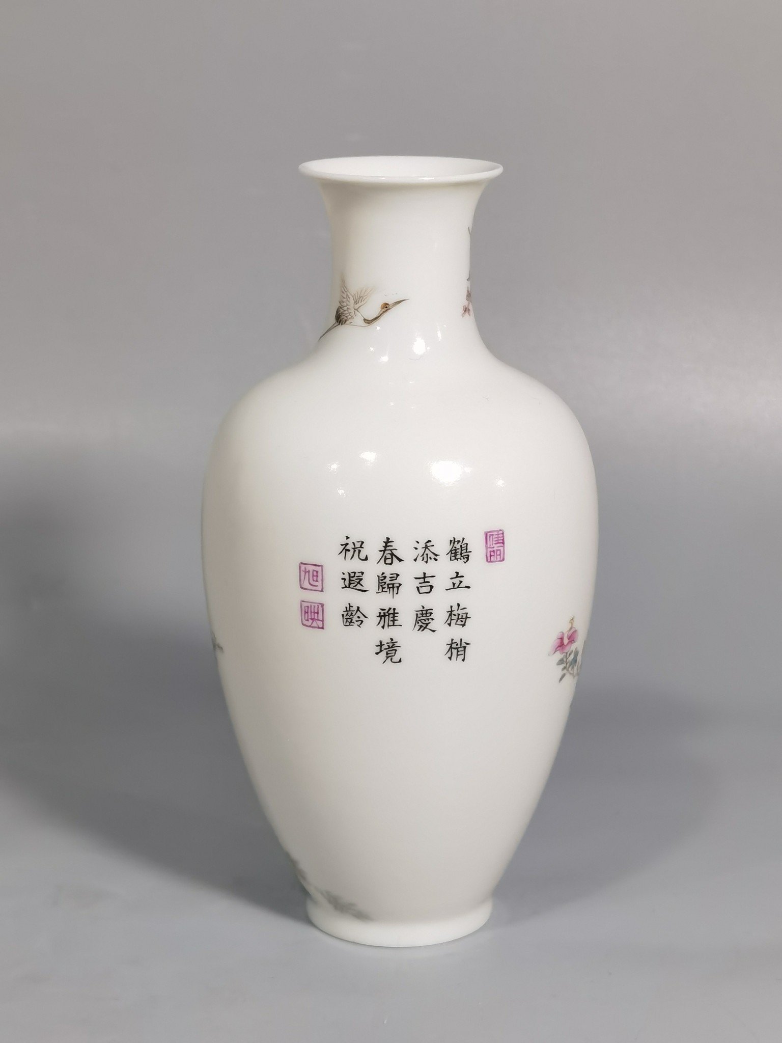 Qing Dynasty Hongxian year system Putai pastel plum and crane in spring a pair of bottles