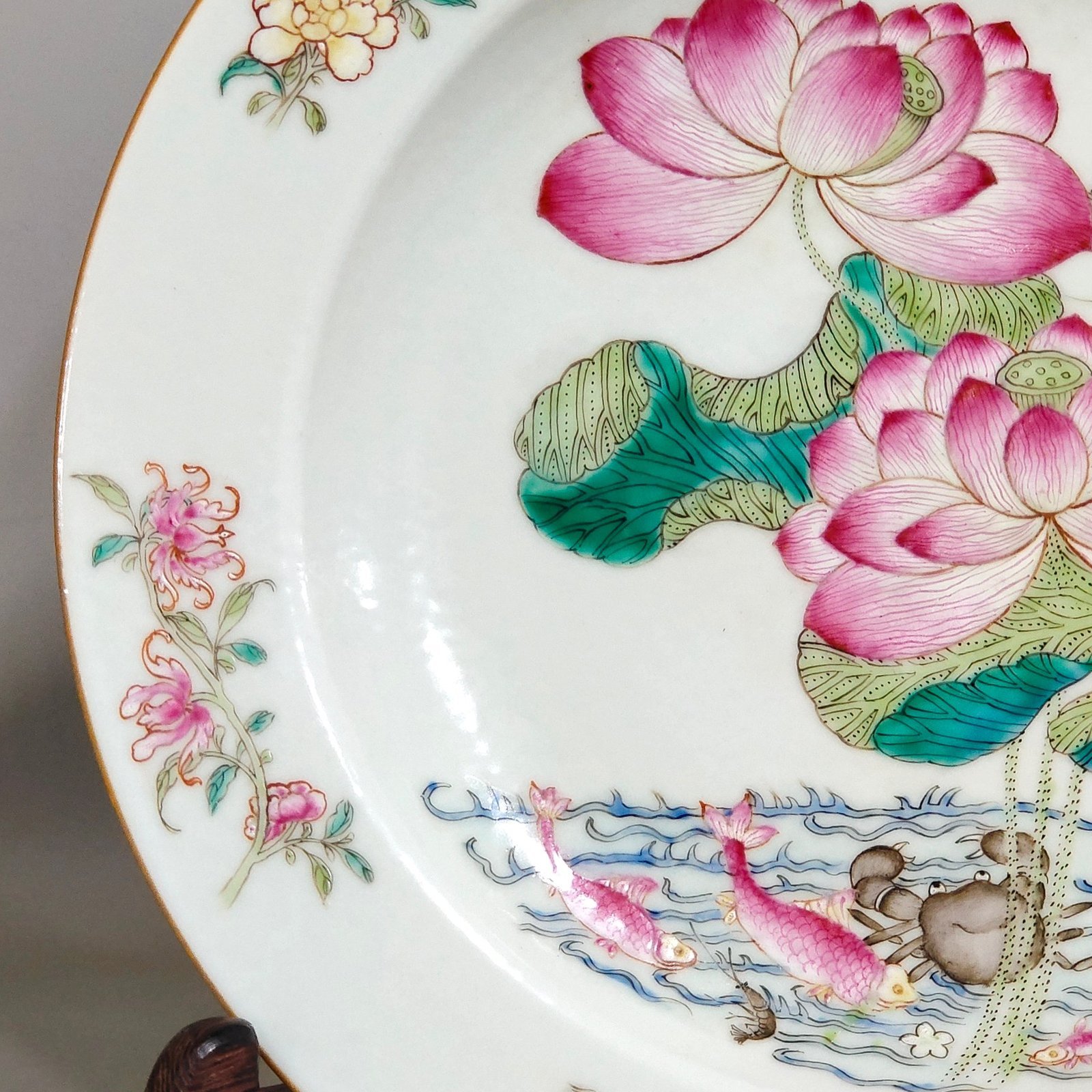 Qing Dynasty Yongzheng Lotus plate for overseas export