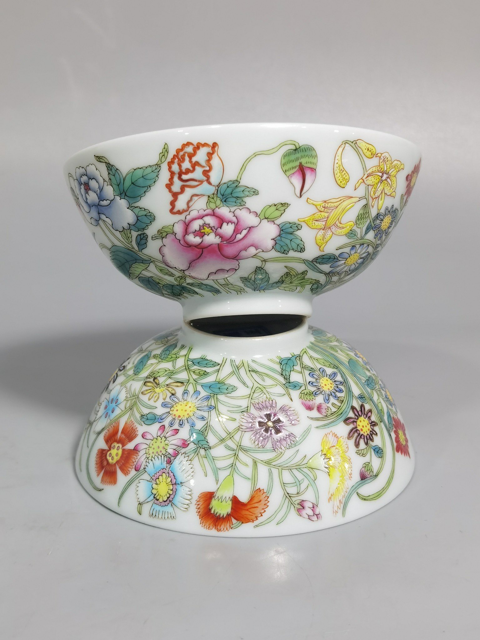 Qing Dynasty Yongzheng Year a pair of enamel nine-autumn tea circles