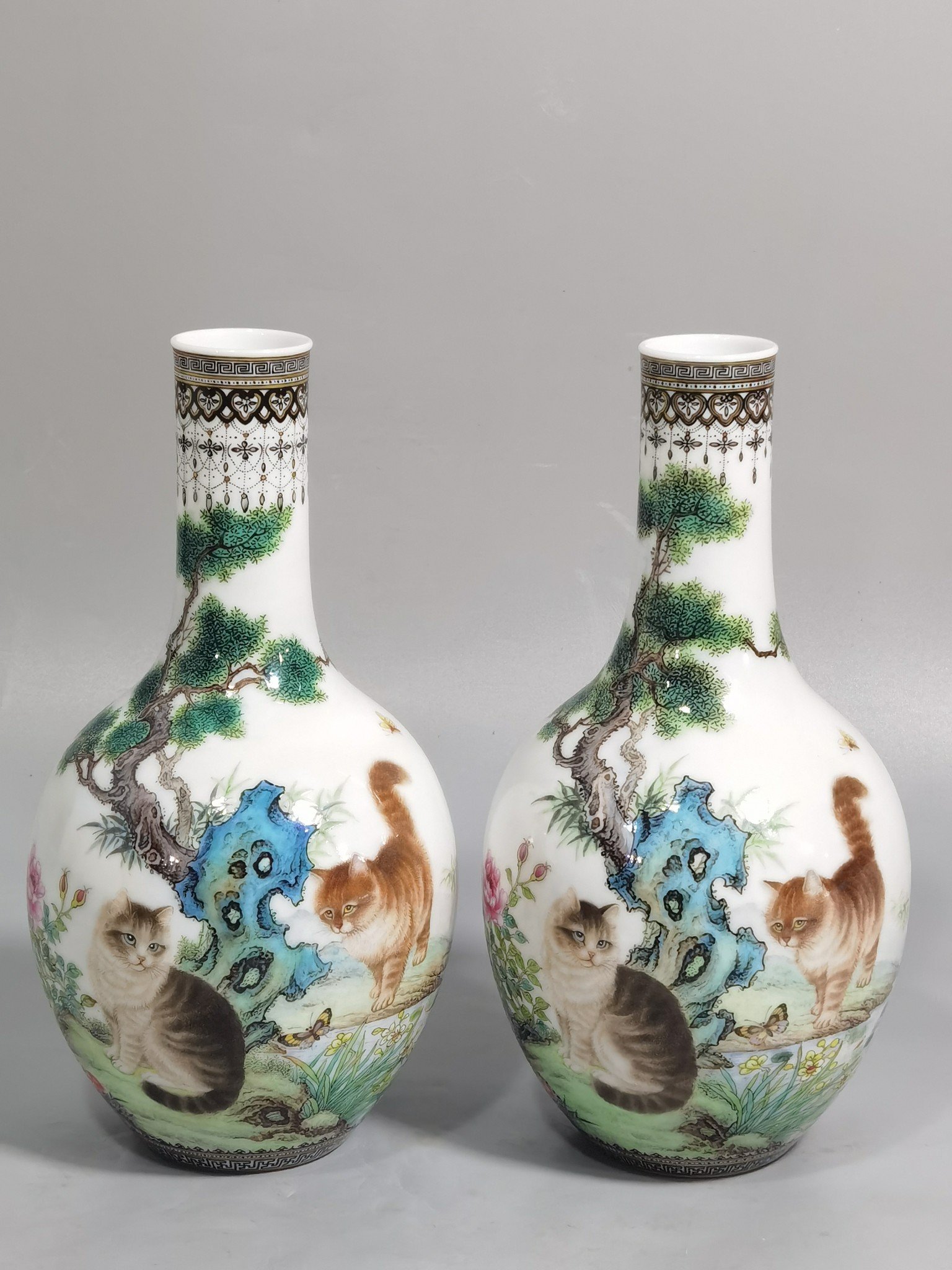 Qing Dynasty Qianlong upper and lower patterns with gold edges