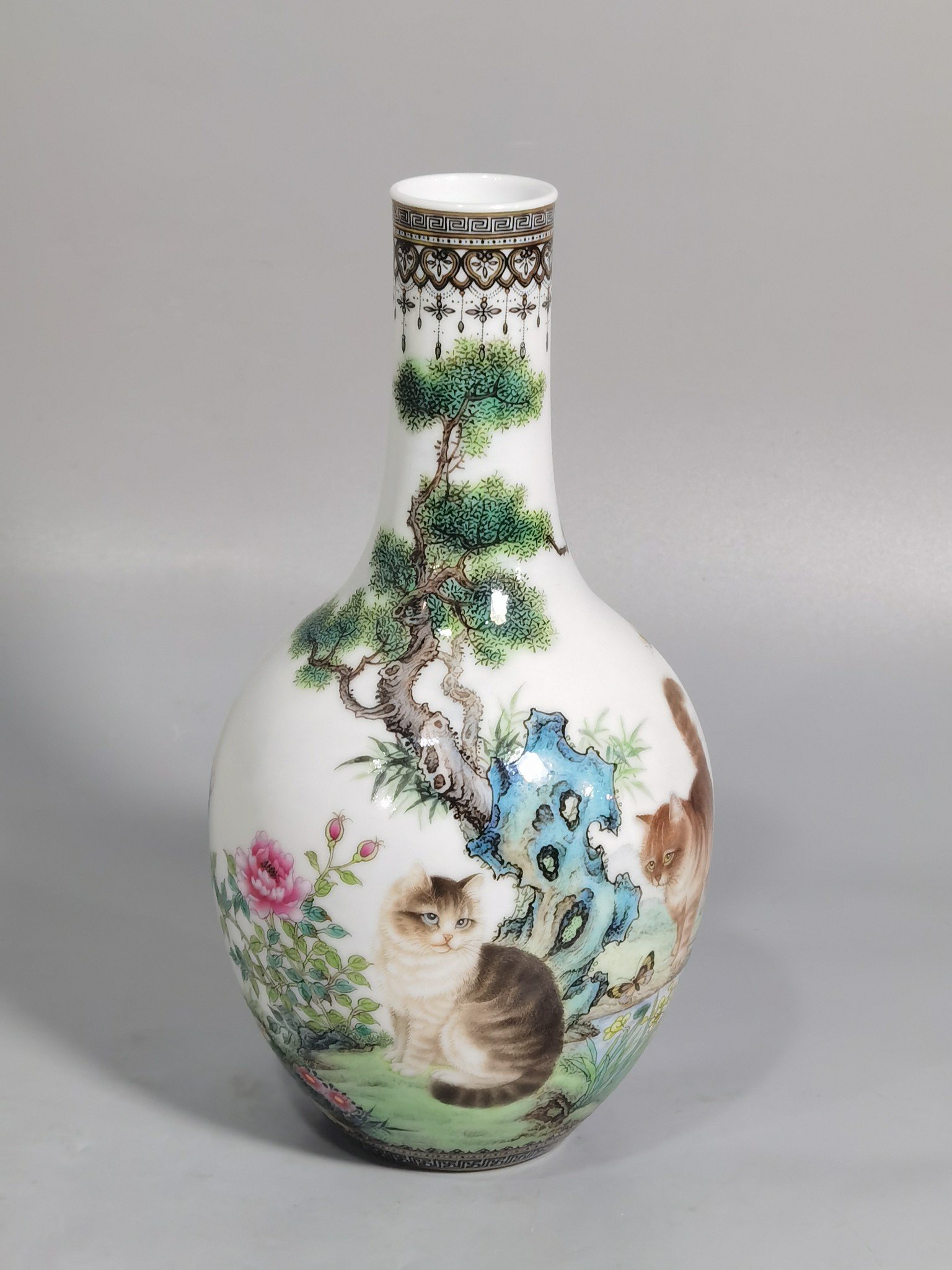 Qing Dynasty Qianlong upper and lower patterns with gold edges