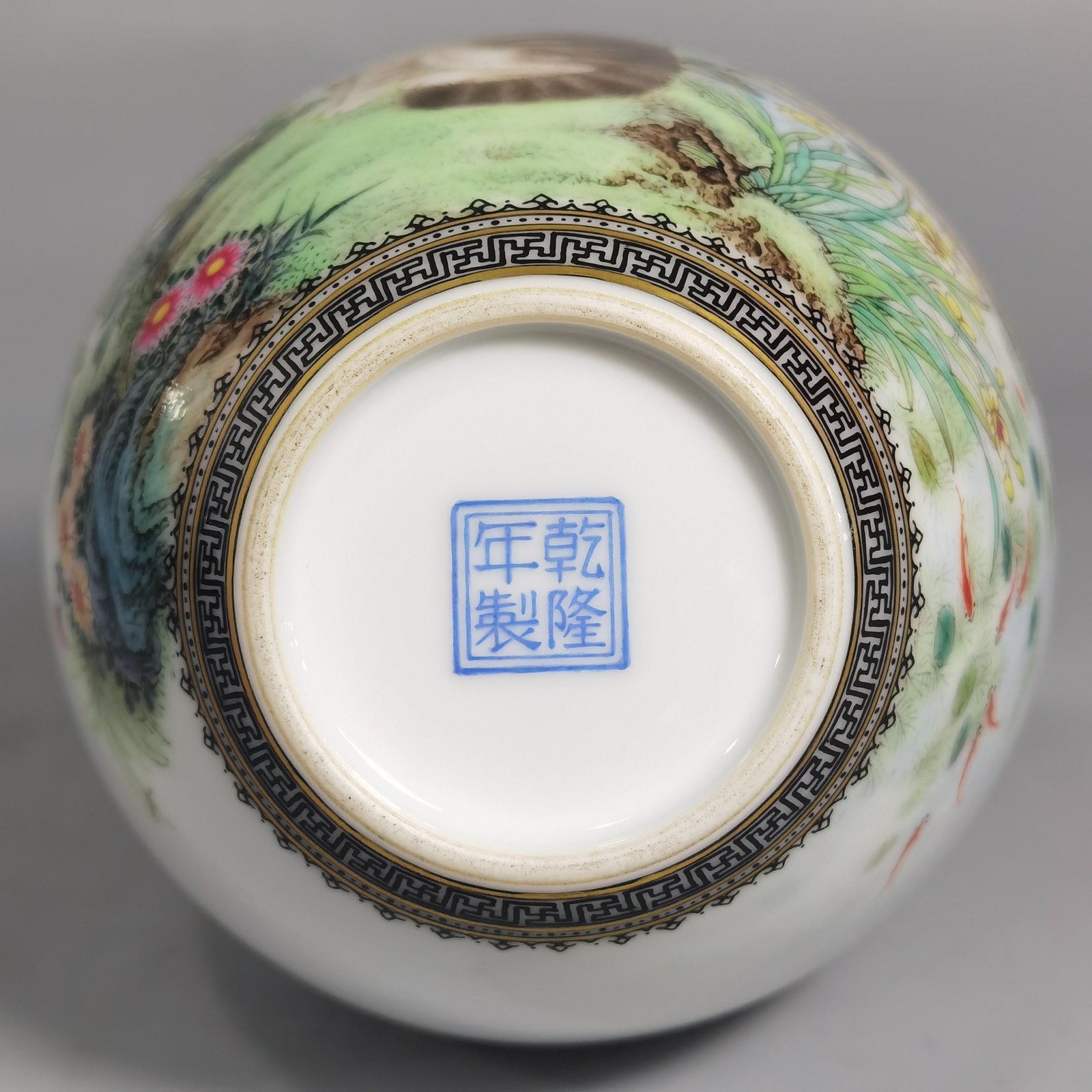 Qing Dynasty Qianlong upper and lower patterns with gold edges