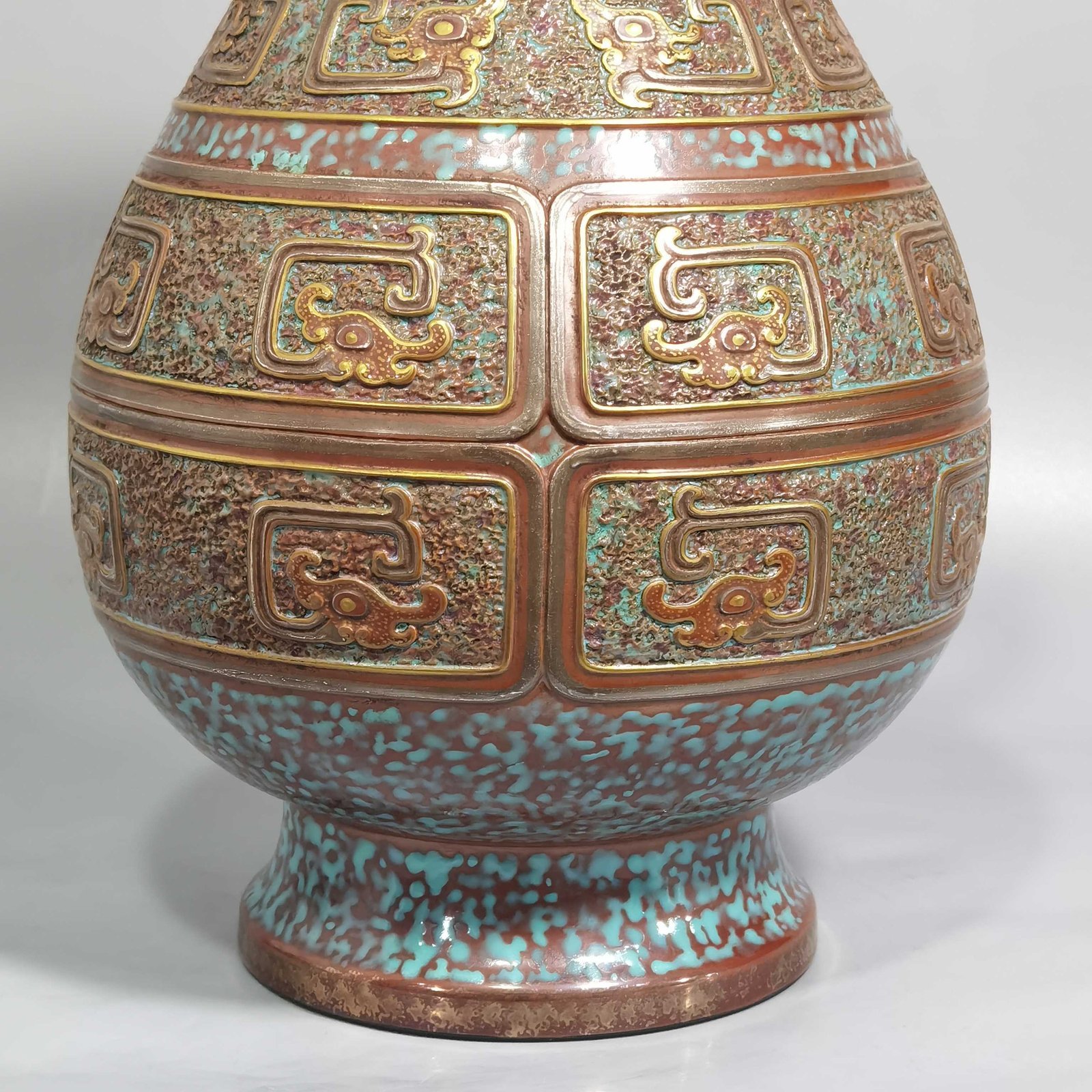 Qing Dynasty Qianlong bronze glaze gold-carved double-eared statue