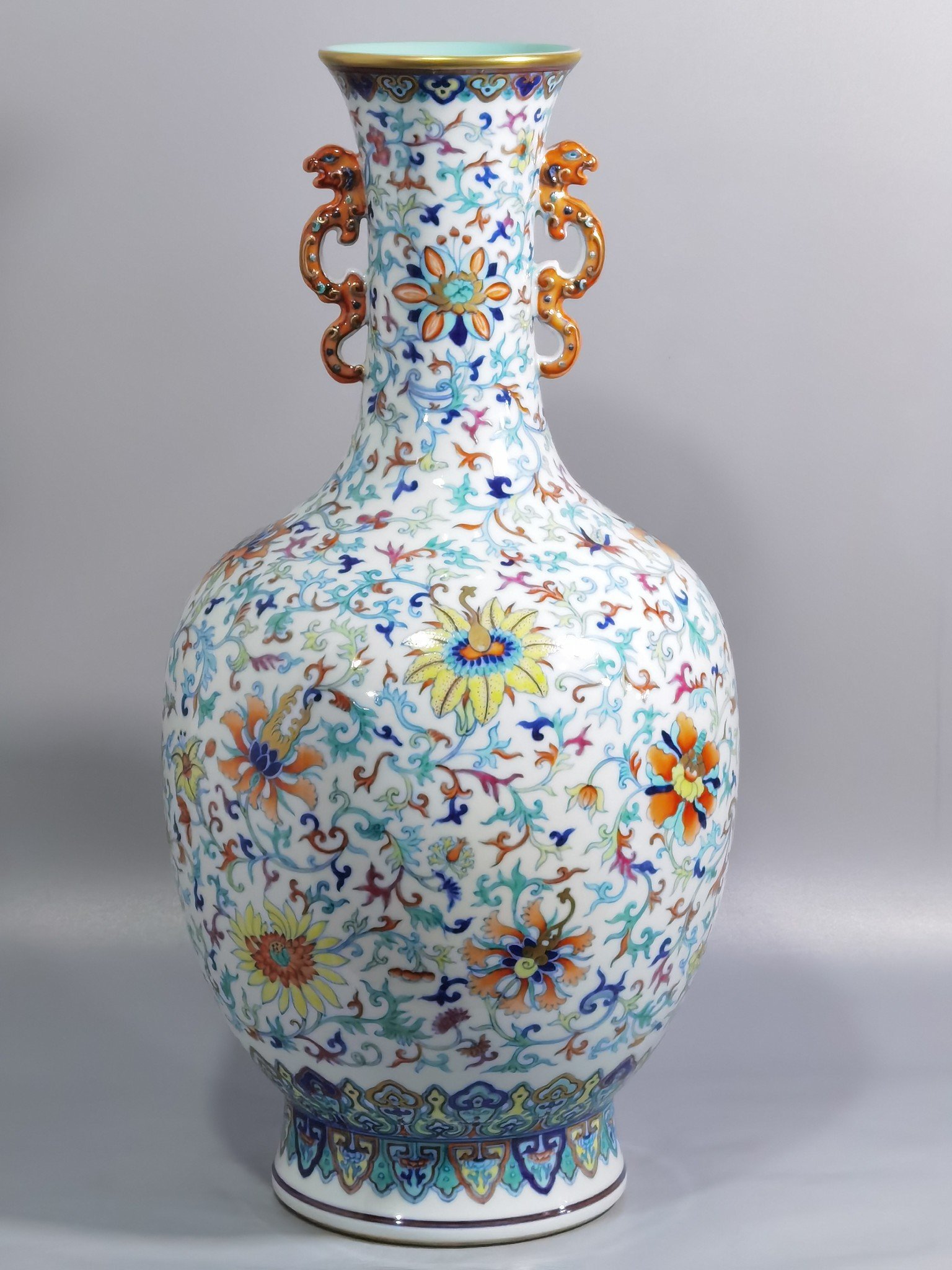 Qing Dynasty Qianlong a doucai-painted gold-twined foreign-style dragon-ear skimming bottle