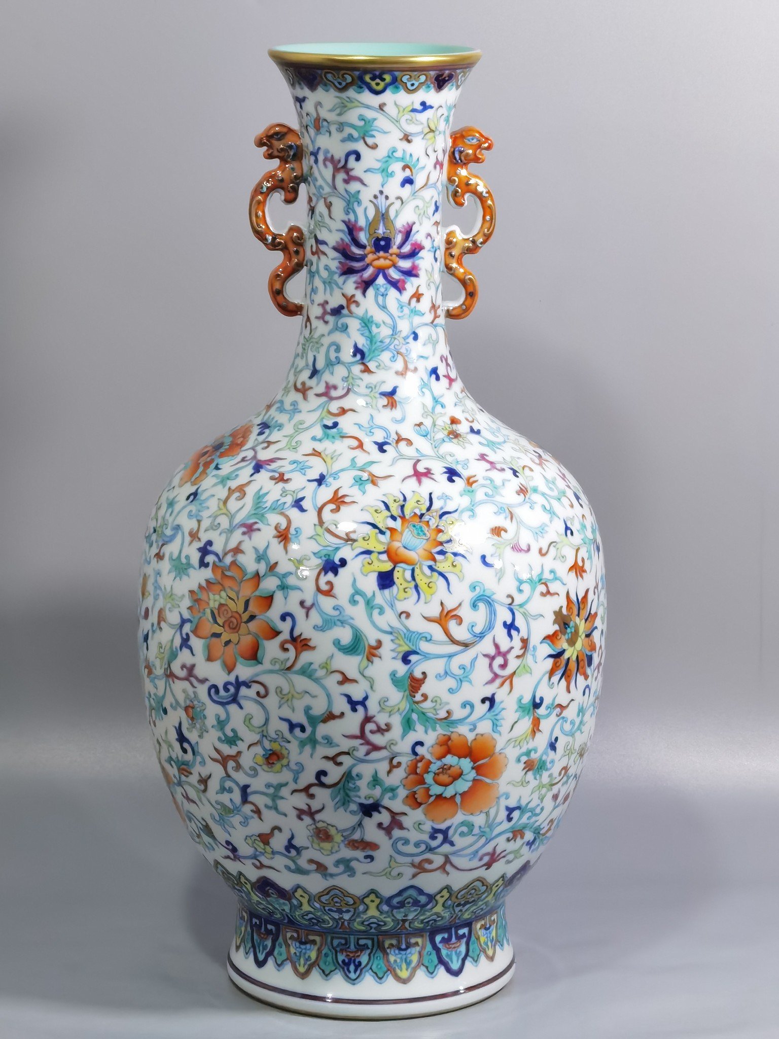 Qing Dynasty Qianlong a doucai-painted gold-twined foreign-style dragon-ear skimming bottle