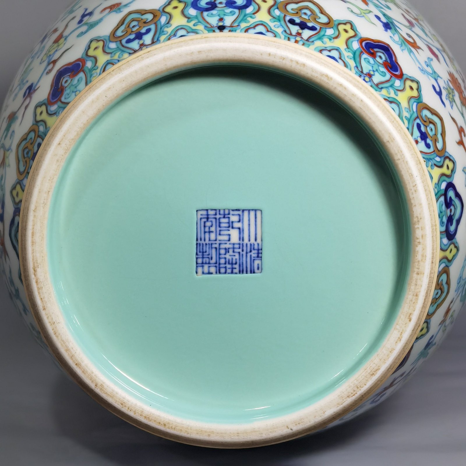 Qing Dynasty Qianlong a doucai-painted gold-twined foreign-style dragon-ear skimming bottle