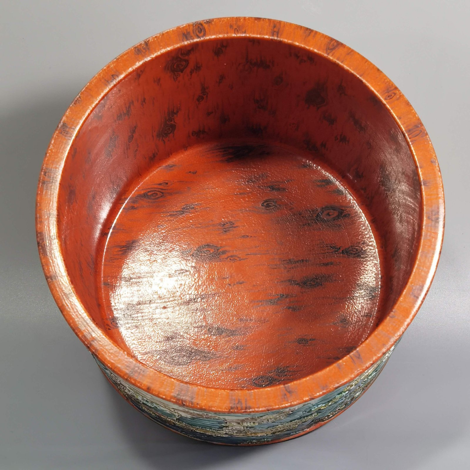 Qing Dynasty Qianlong wood grain glaze embossed pastel farmhouse picture pen bucket
