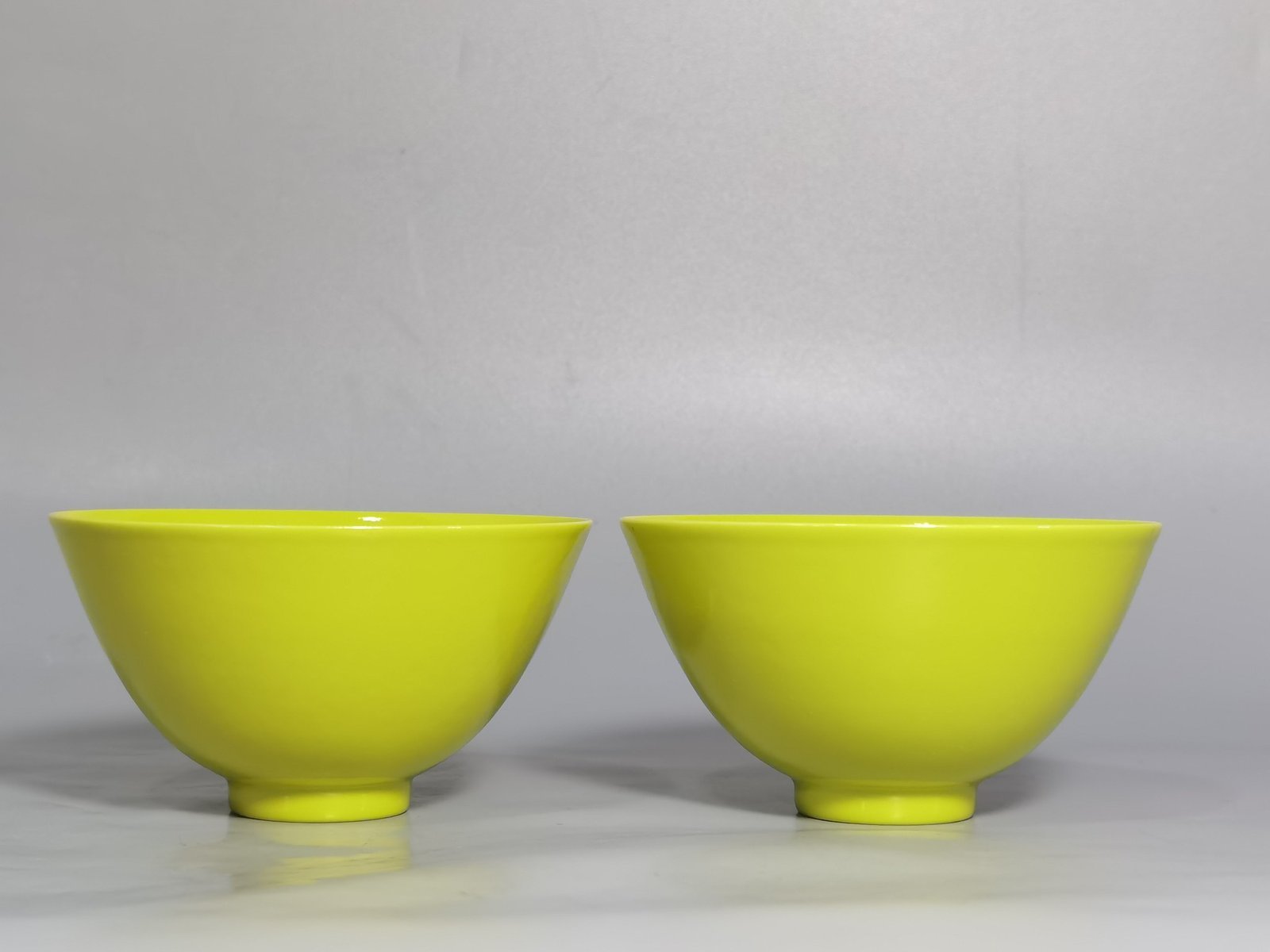 Qing Dynasty Qianlong A pair of lemon yellow glazed tea balls