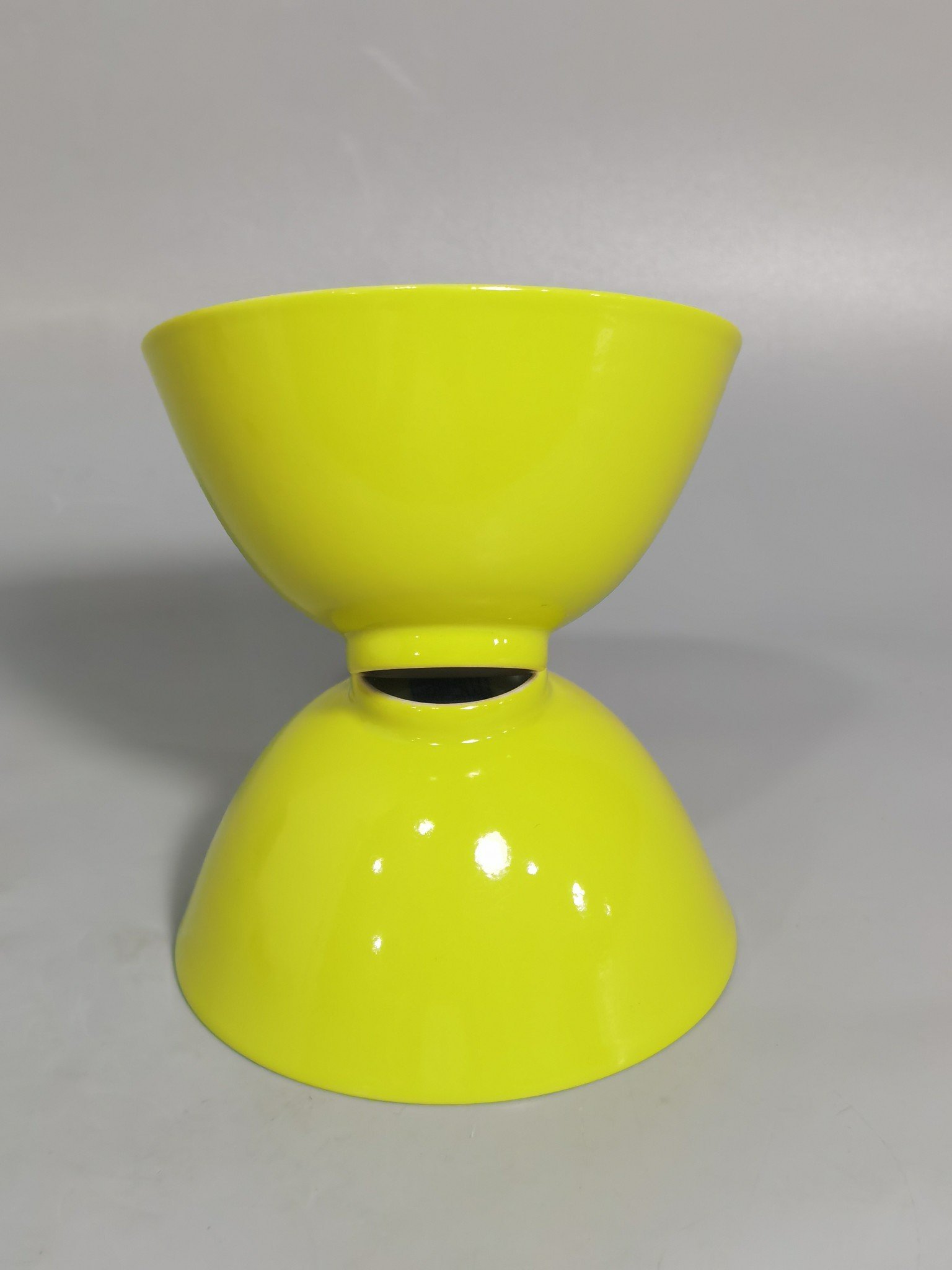 Qing Dynasty Qianlong A pair of lemon yellow glazed tea balls