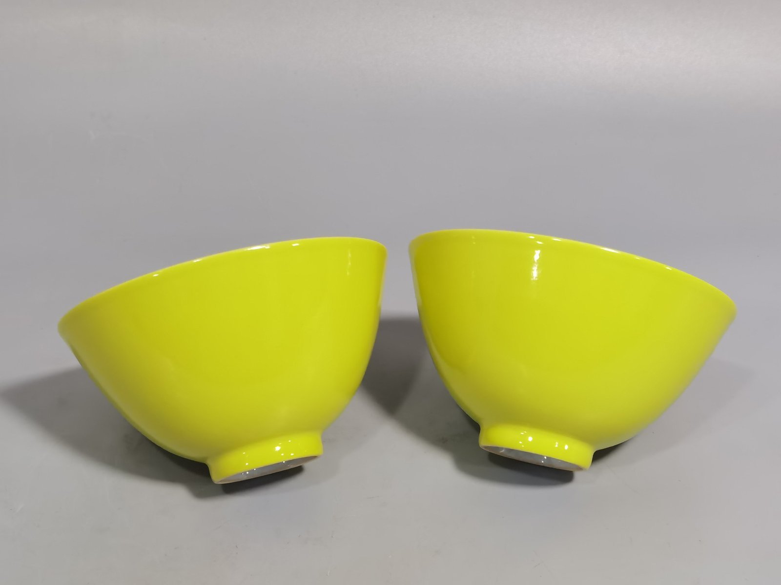 Qing Dynasty Qianlong A pair of lemon yellow glazed tea balls