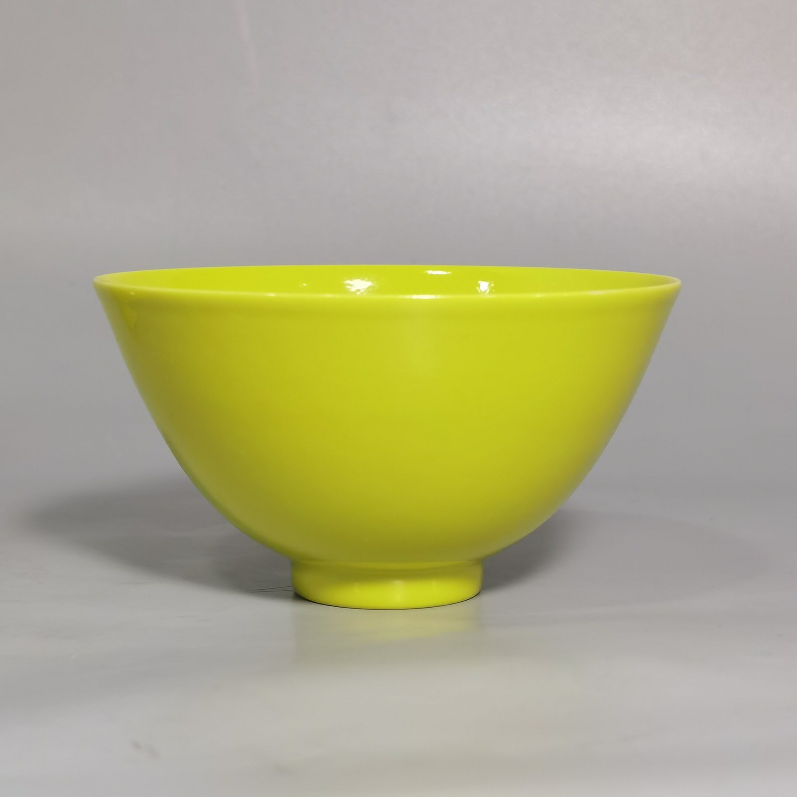 Qing Dynasty Qianlong A pair of lemon yellow glazed tea balls