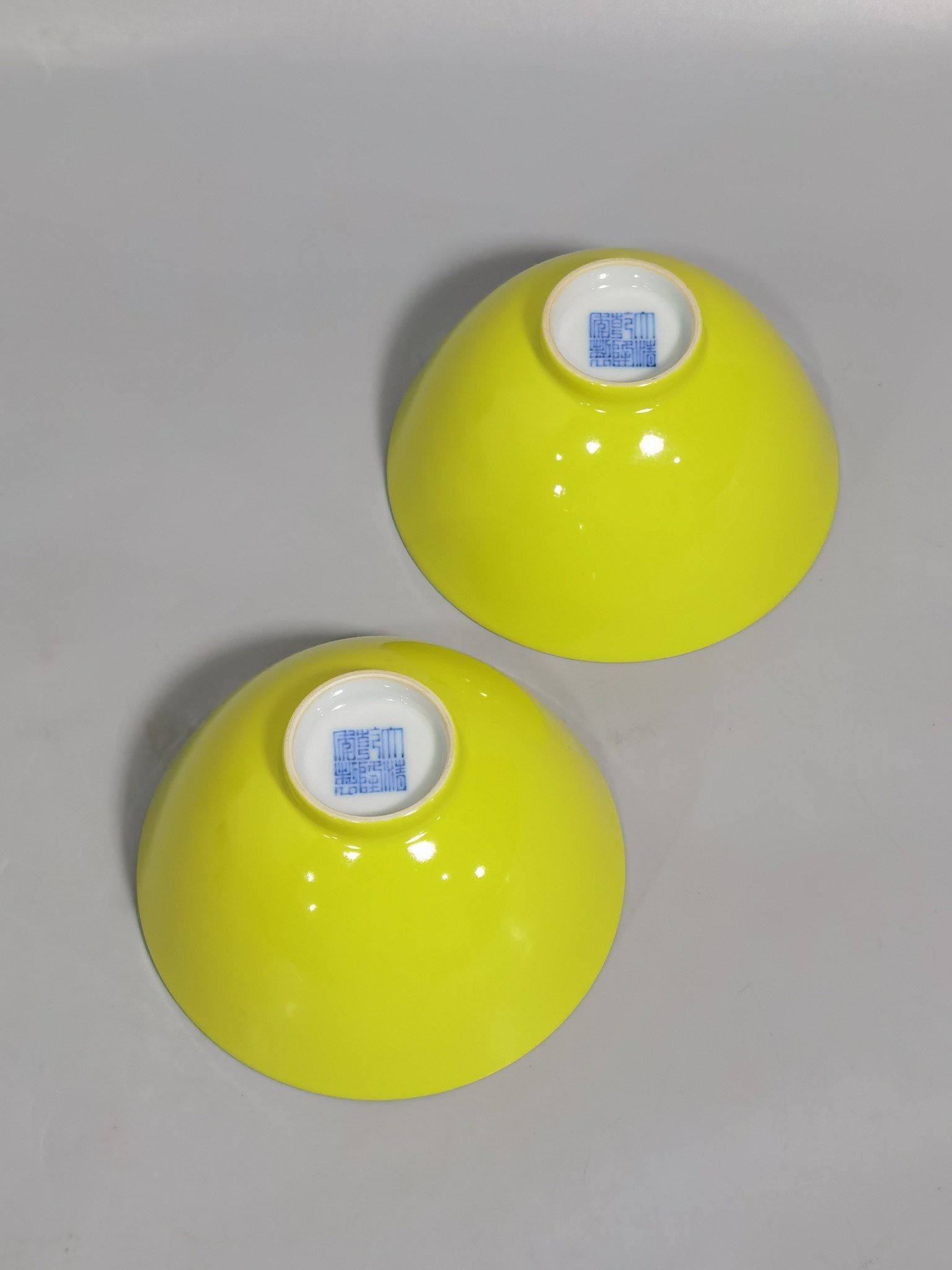 Qing Dynasty Qianlong A pair of lemon yellow glazed tea balls