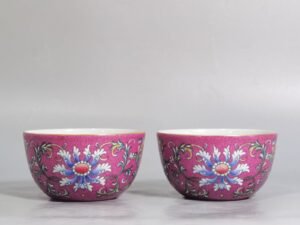 Qing Dynasty Qianlong a pair of Yangcai rouge red flowered