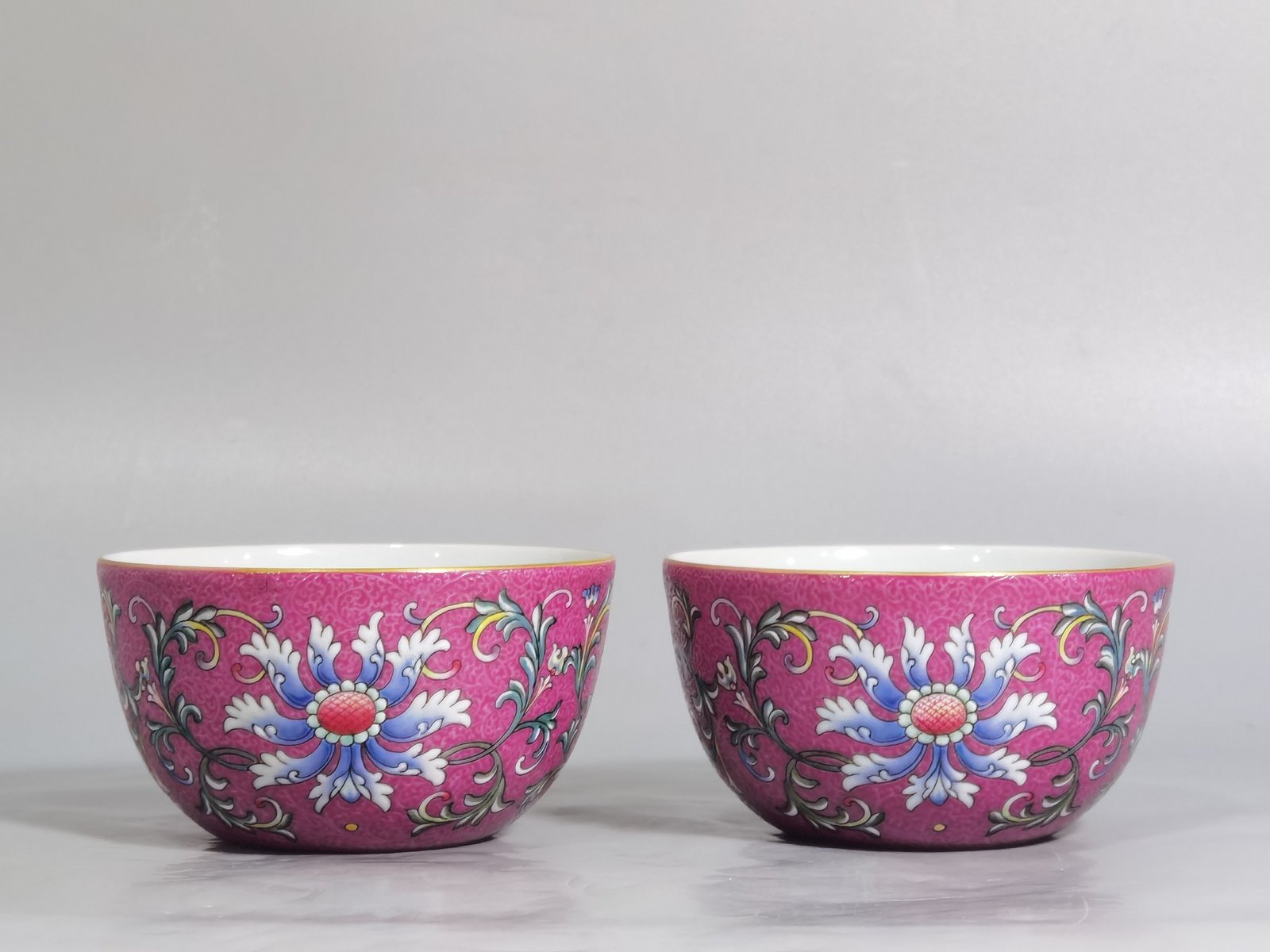 Qing Dynasty Qianlong a pair of Yangcai rouge red flowered