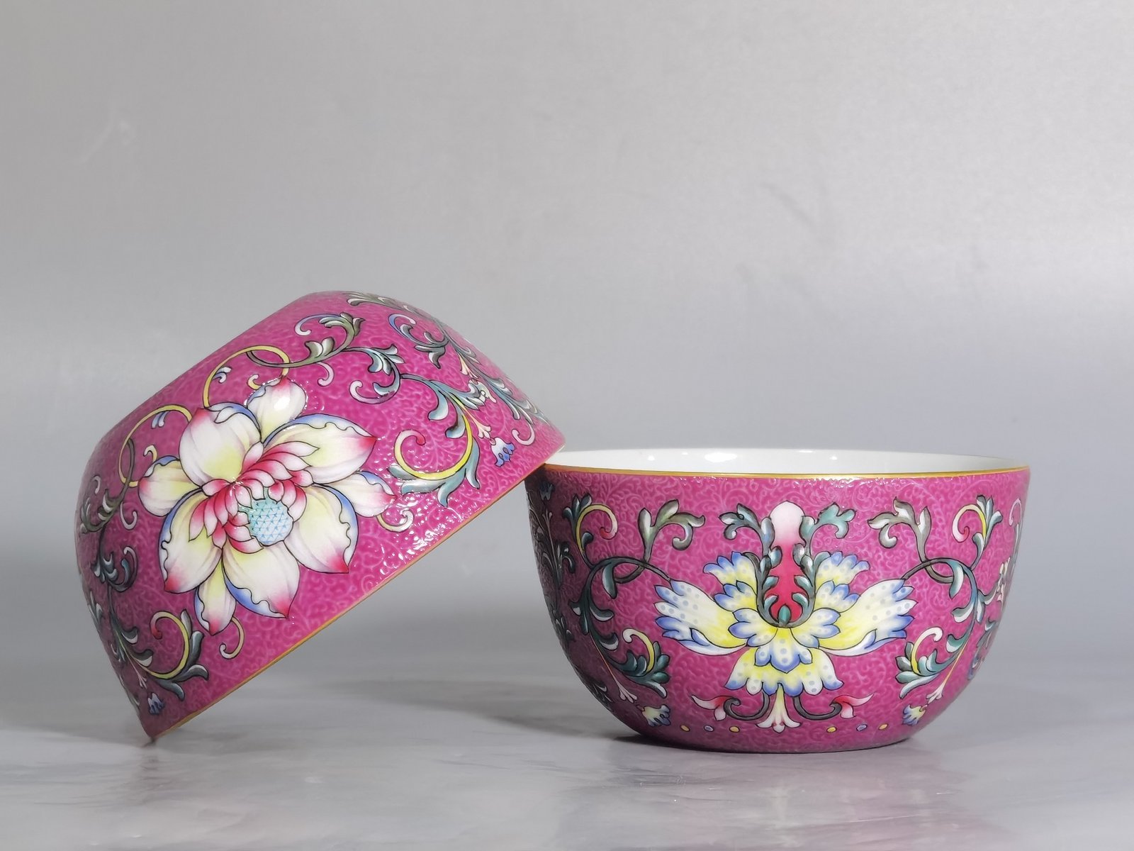 Qing Dynasty Qianlong a pair of Yangcai rouge red flowered