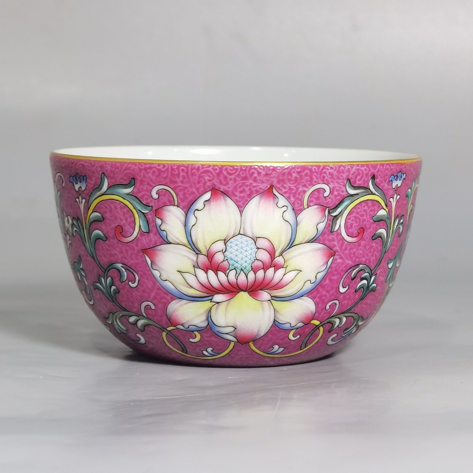 Qing Dynasty Qianlong a pair of Yangcai rouge red flowered