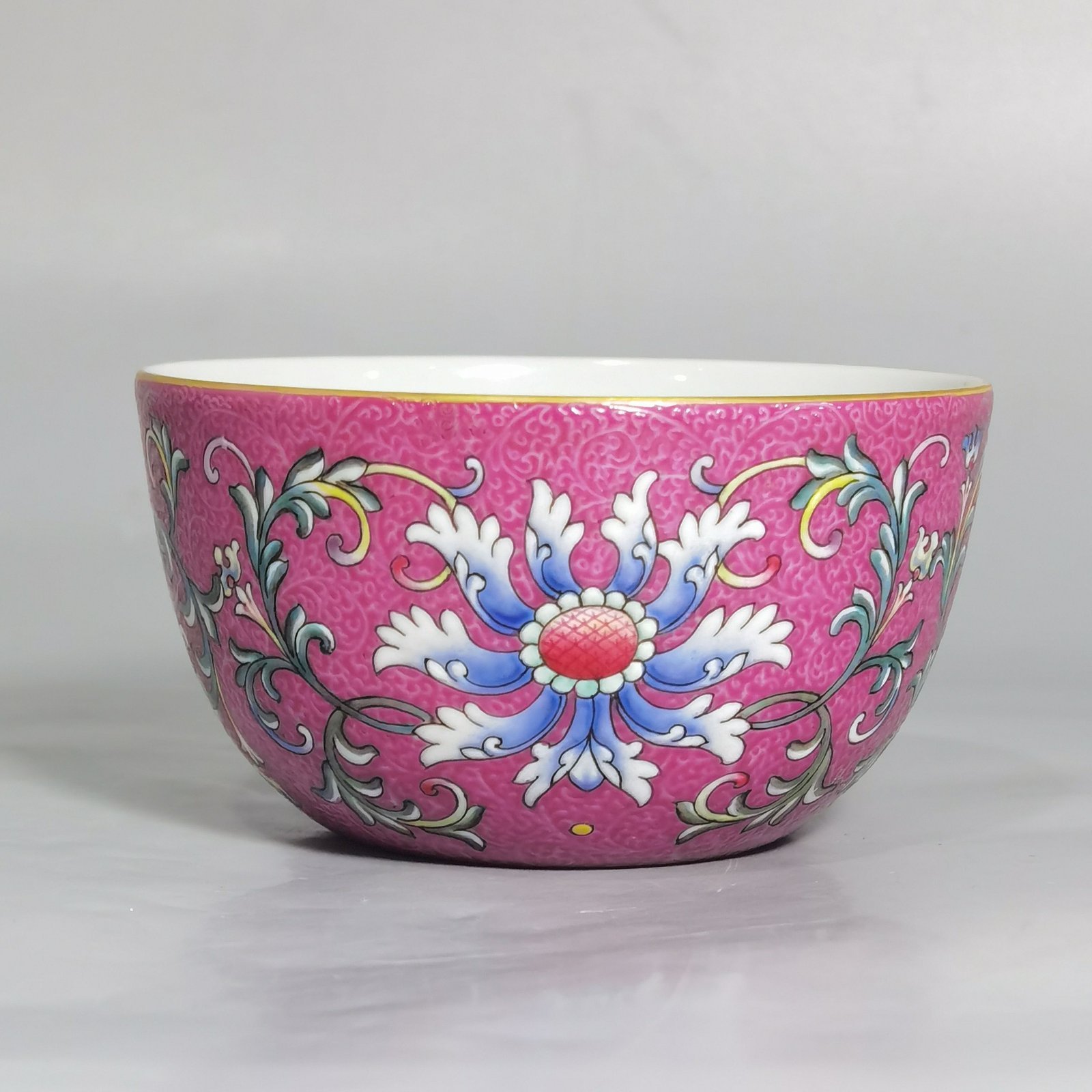 Qing Dynasty Qianlong a pair of Yangcai rouge red flowered