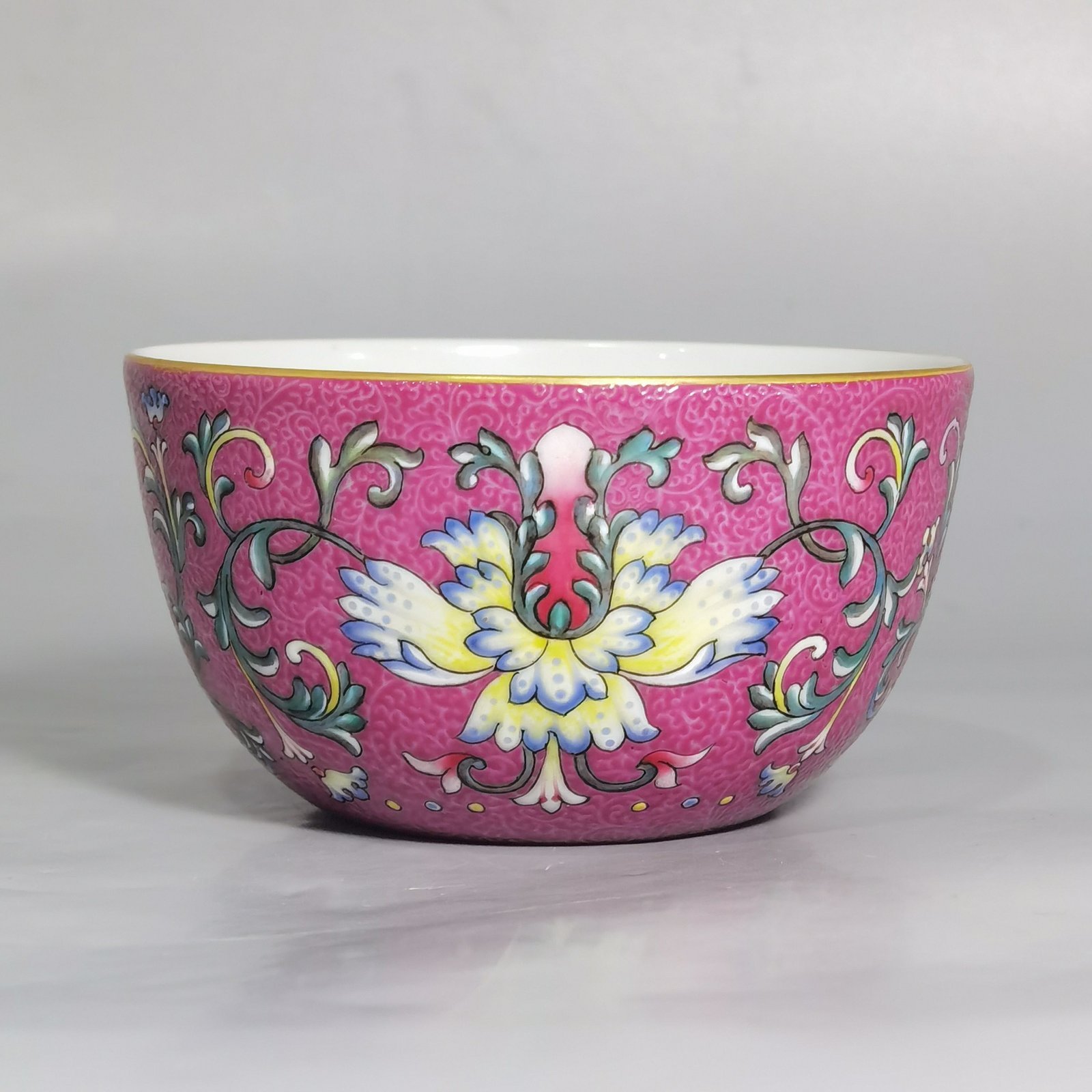 Qing Dynasty Qianlong a pair of Yangcai rouge red flowered