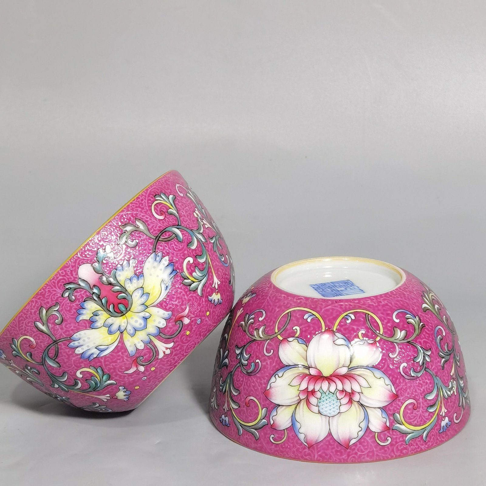 Qing Dynasty Qianlong a pair of Yangcai rouge red flowered