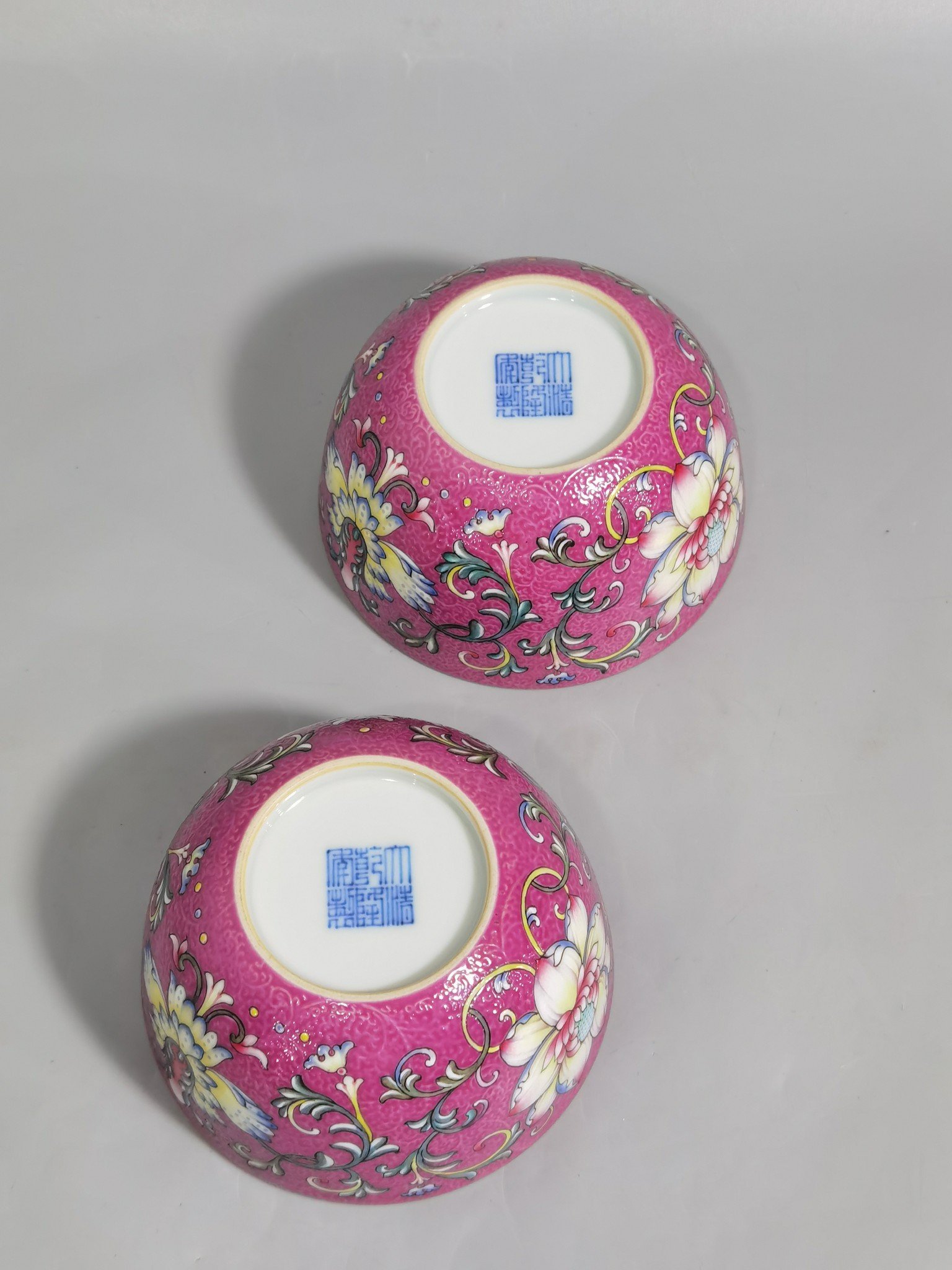 Qing Dynasty Qianlong a pair of Yangcai rouge red flowered