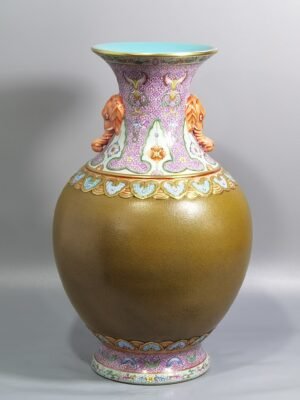 Qing Dynasty Qianlong Yangcai tea powder glaze icing on the cake elephant ear bottle