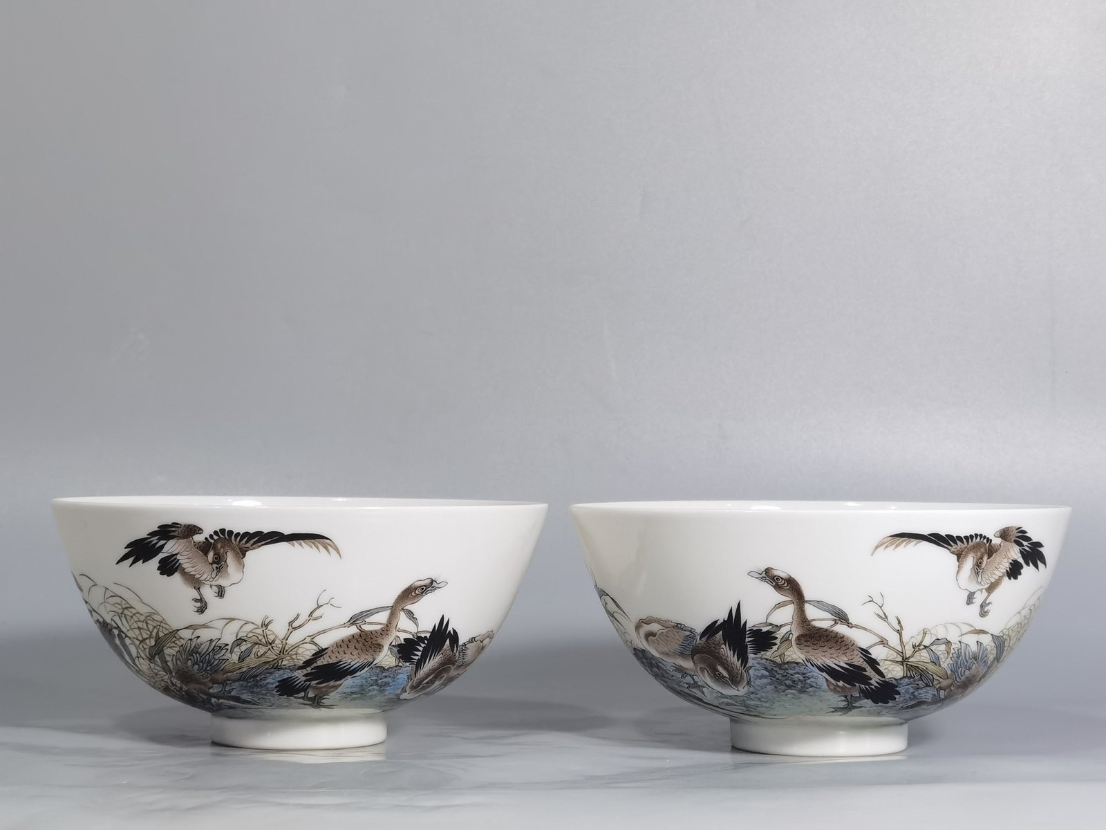 Qing Dynasty Qianlong period a pair of enamel Hanjiang reed and wild goose bowls