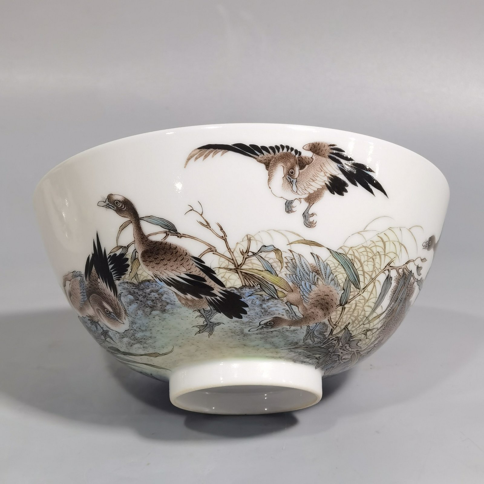 Qing Dynasty Qianlong period a pair of enamel Hanjiang reed and wild goose bowls