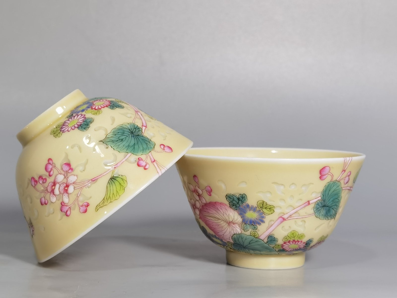Qing Dynasty Qianlong beige glaze pastel twigs and sea hall pattern exquisite cup