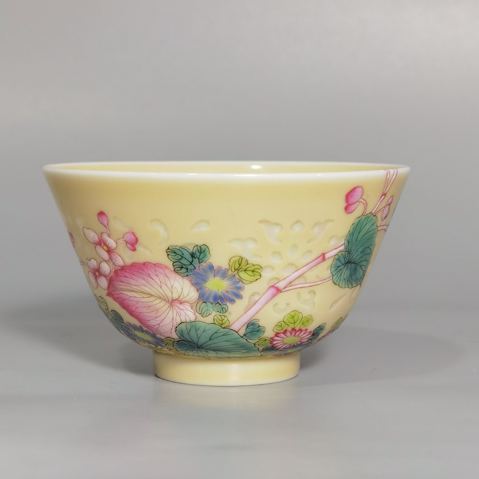 Qing Dynasty Qianlong beige glaze pastel twigs and sea hall pattern exquisite cup