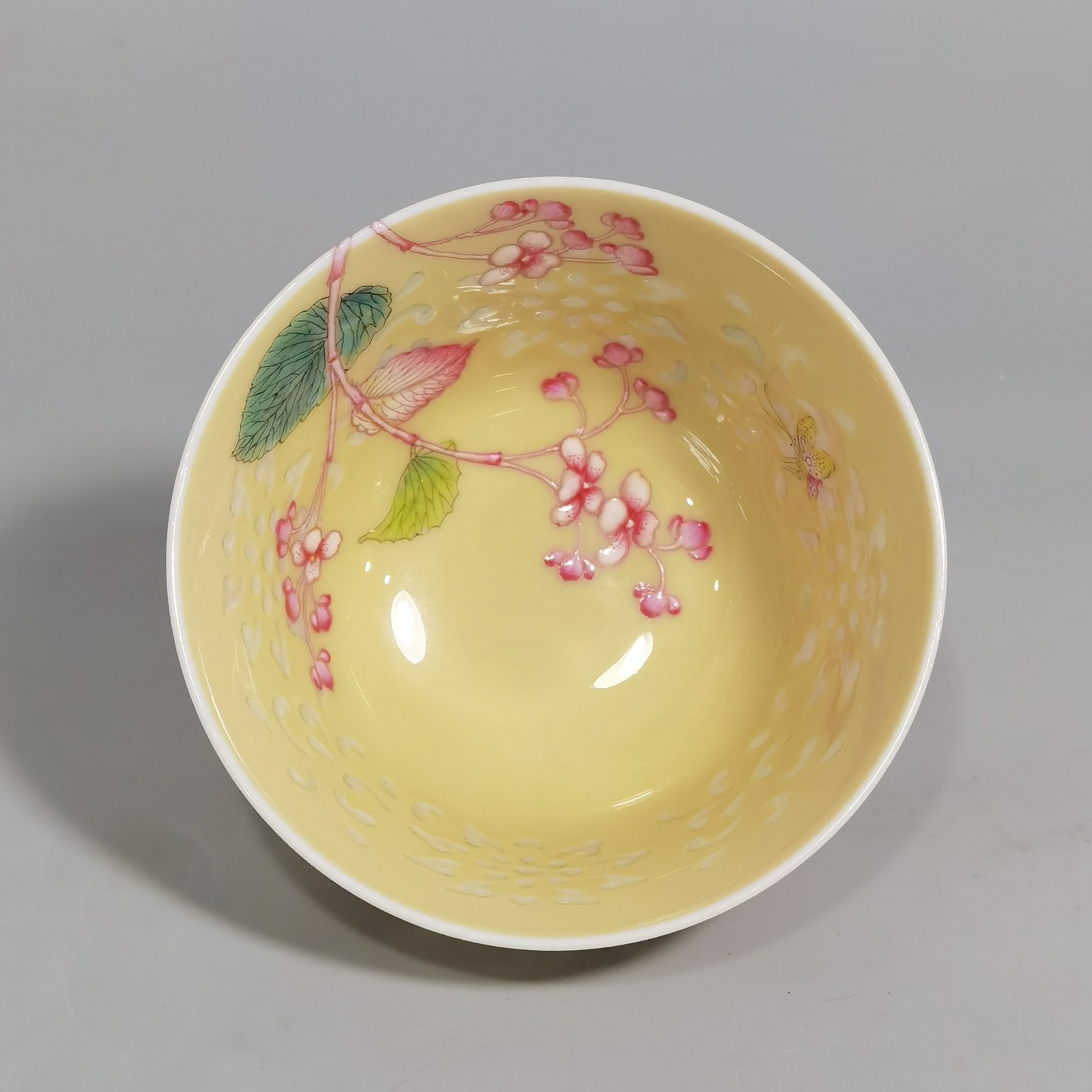Qing Dynasty Qianlong beige glaze pastel twigs and sea hall pattern exquisite cup