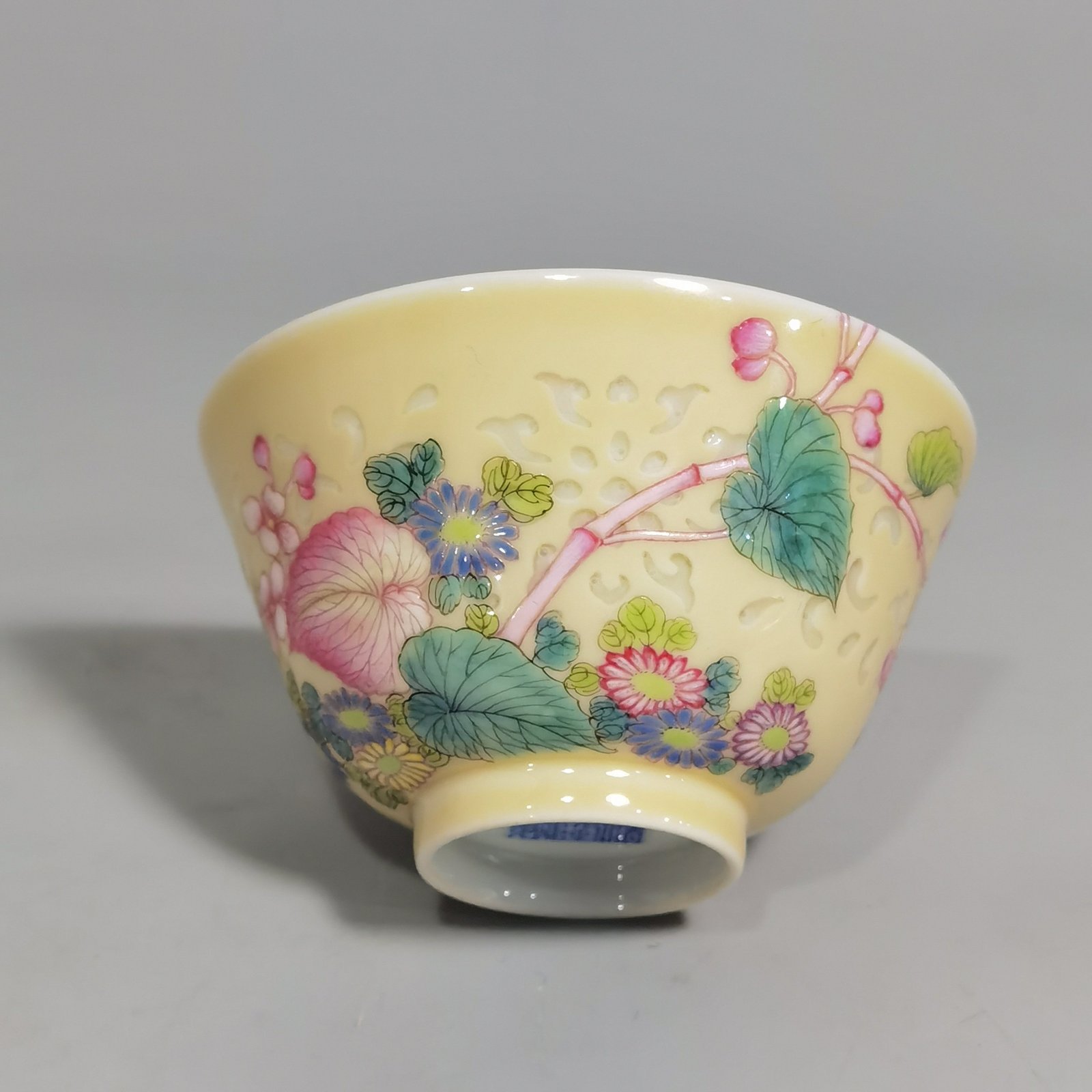 Qing Dynasty Qianlong beige glaze pastel twigs and sea hall pattern exquisite cup