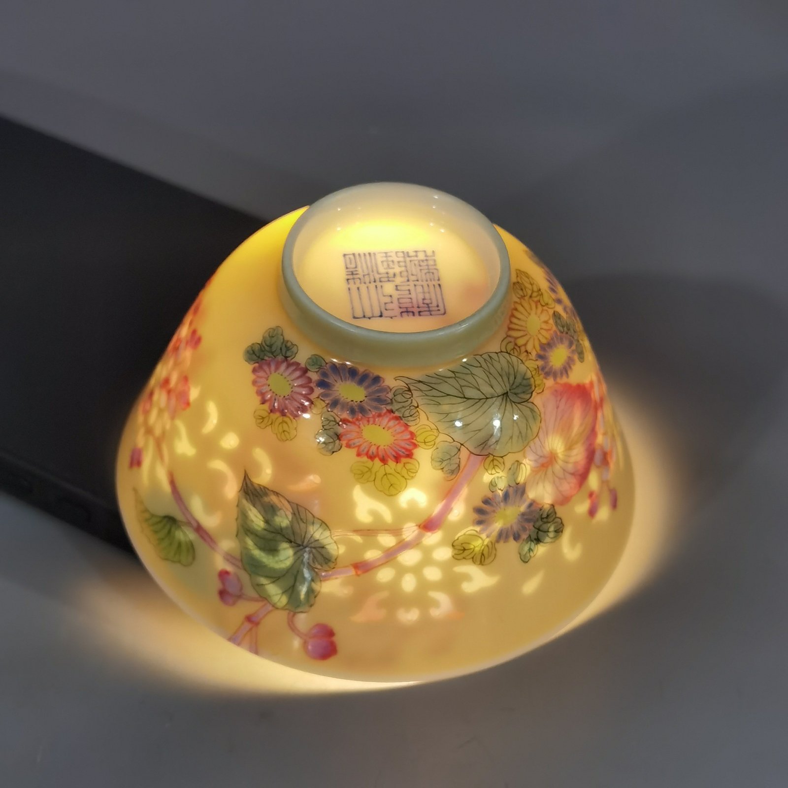 Qing Dynasty Qianlong beige glaze pastel twigs and sea hall pattern exquisite cup
