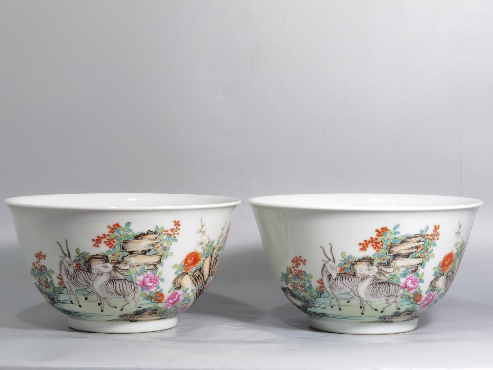 Qing Dynasty Qianlong Pastel three-goat kaitai large bowl