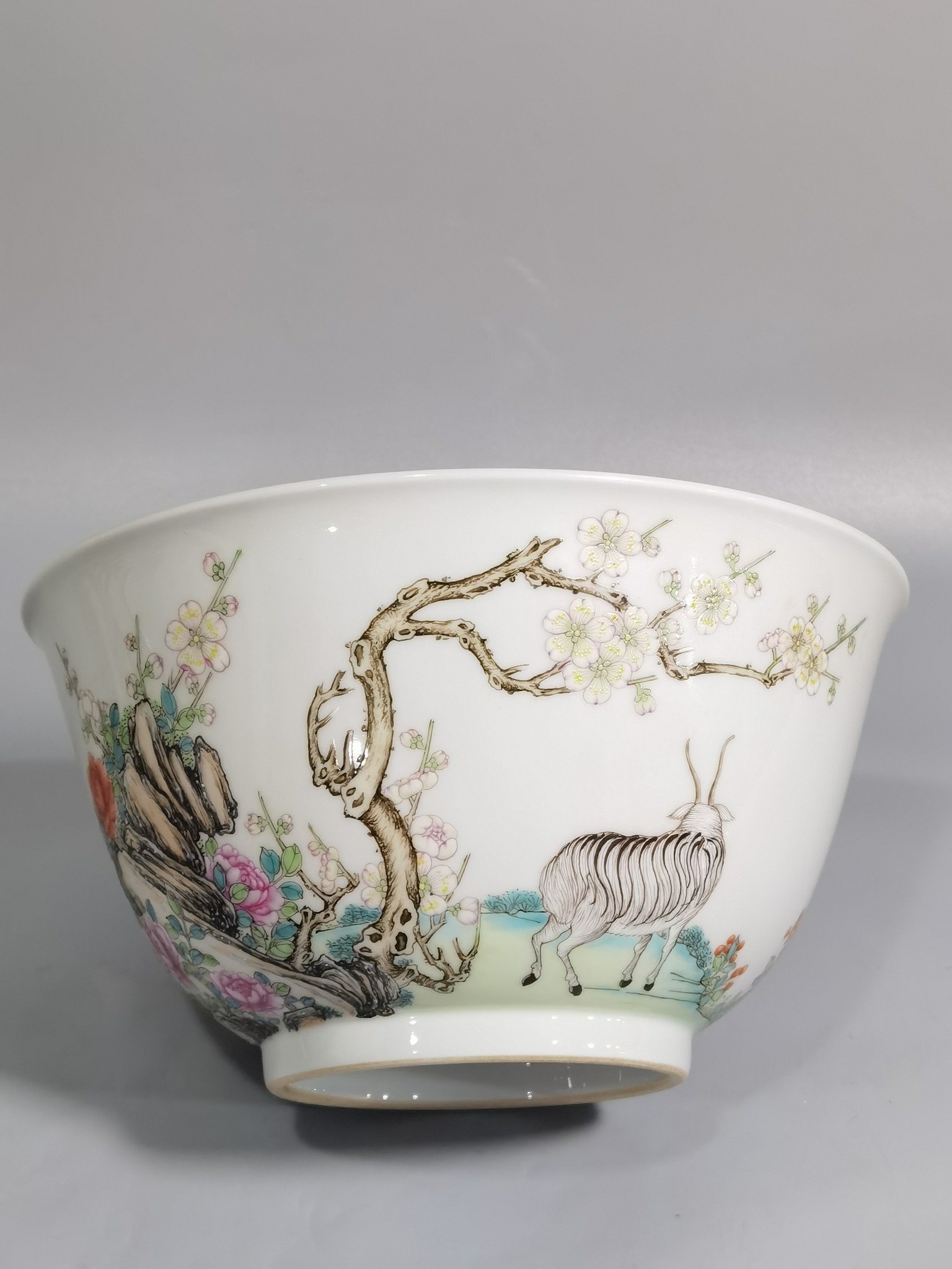 Qing Dynasty Qianlong Pastel three-goat kaitai large bowl
