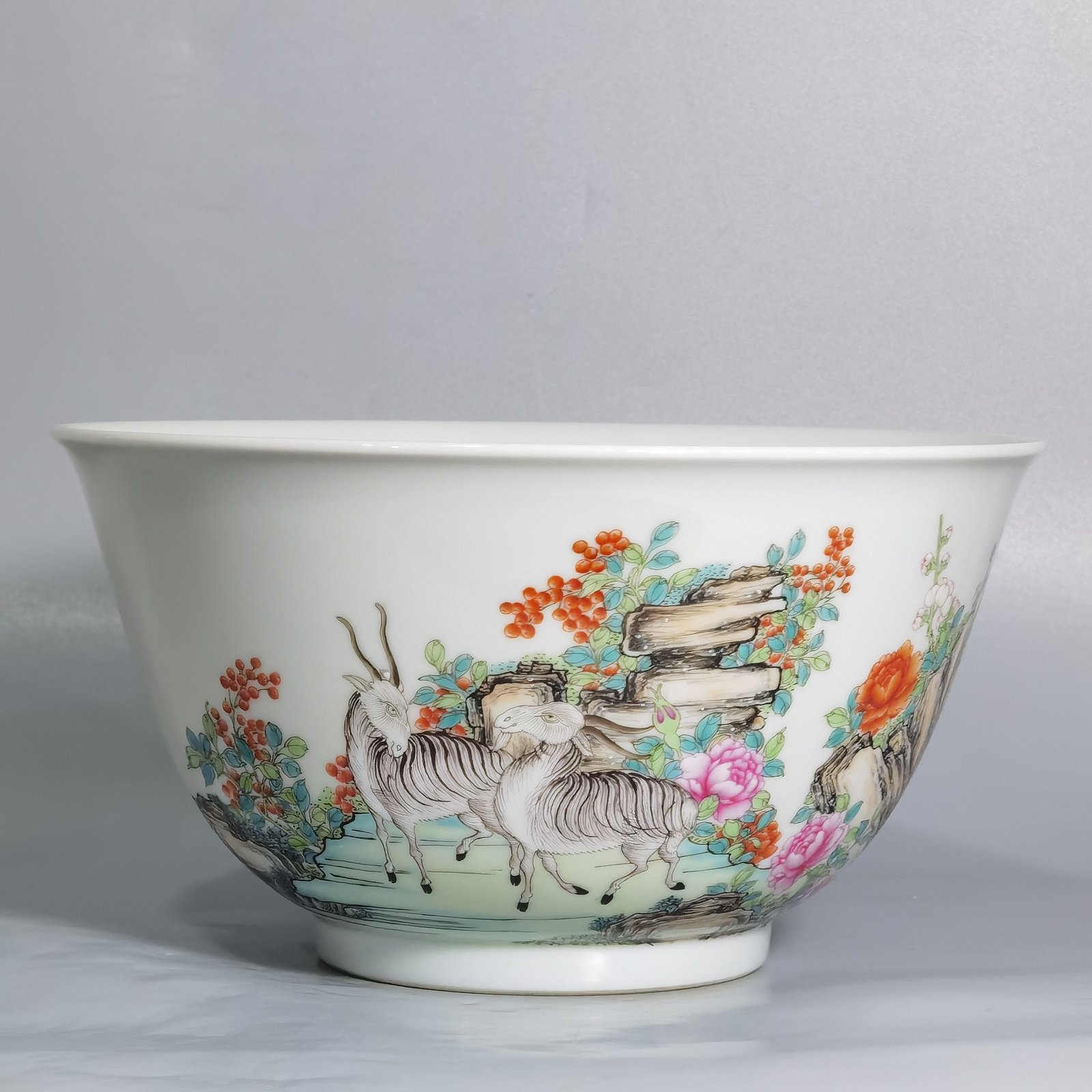 Qing Dynasty Qianlong Pastel three-goat kaitai large bowl