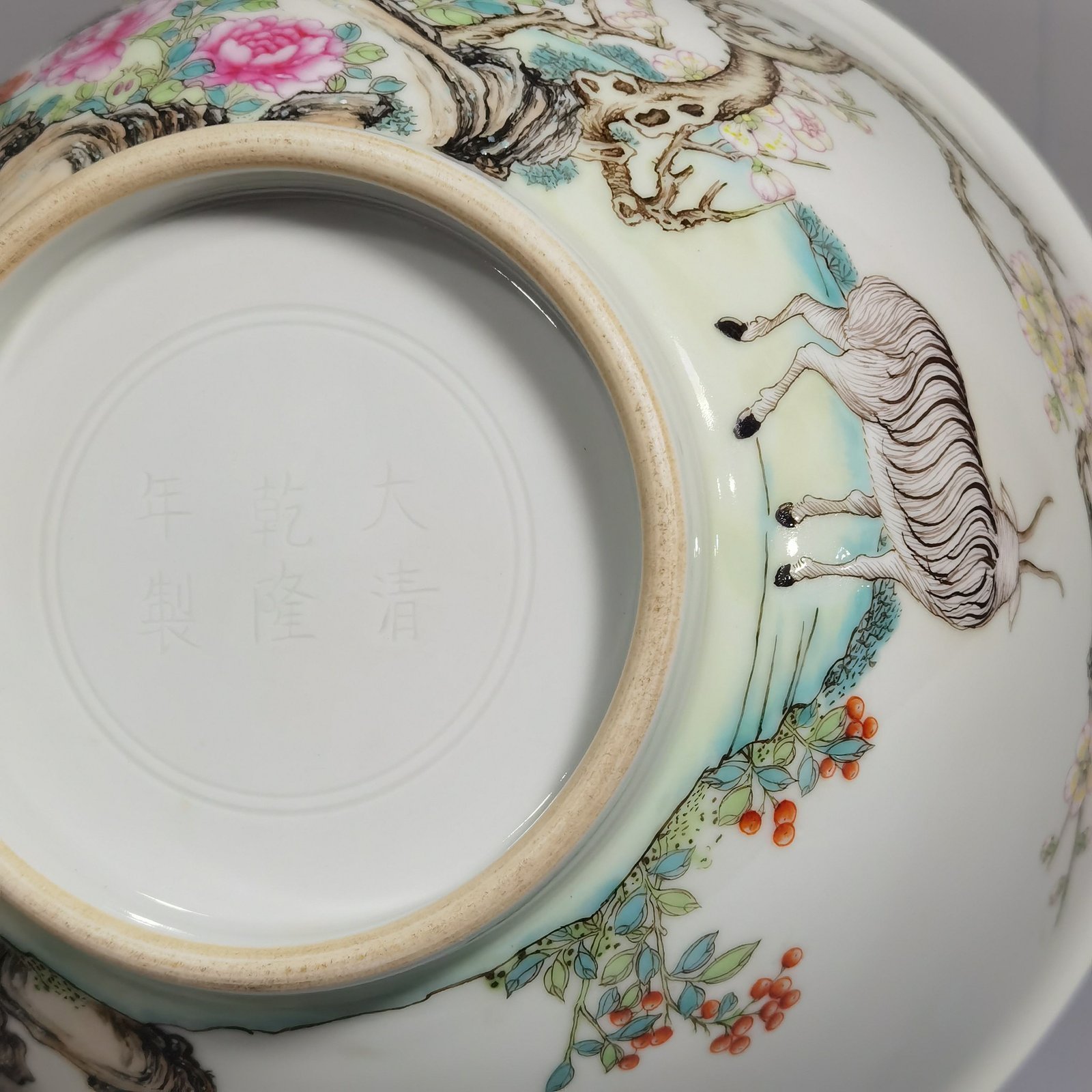 Qing Dynasty Qianlong Pastel three-goat kaitai large bowl