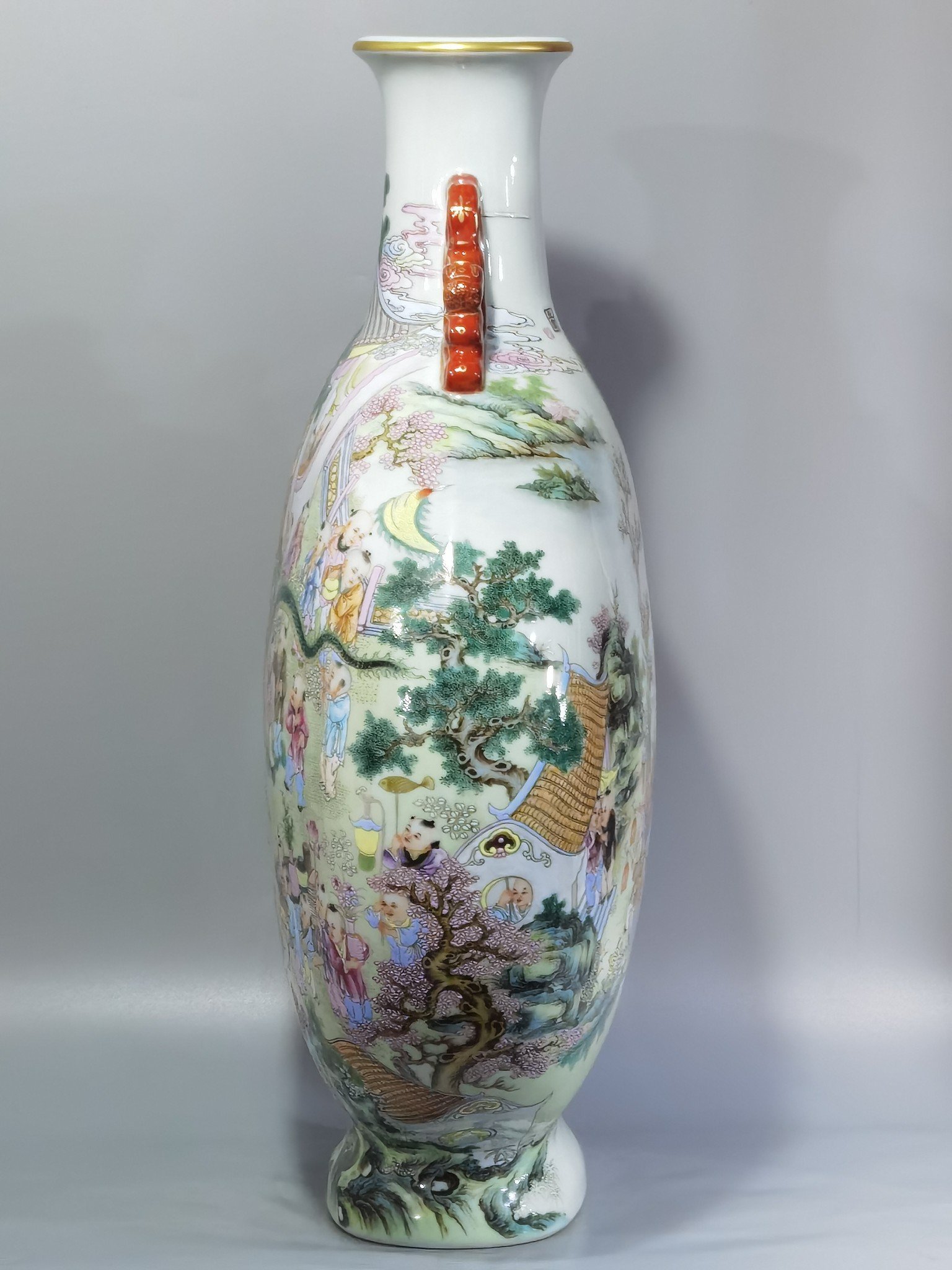 Qing Dynasty Qianlong Pastel-colored baby playing with two ears holding the moon in a flat bottle