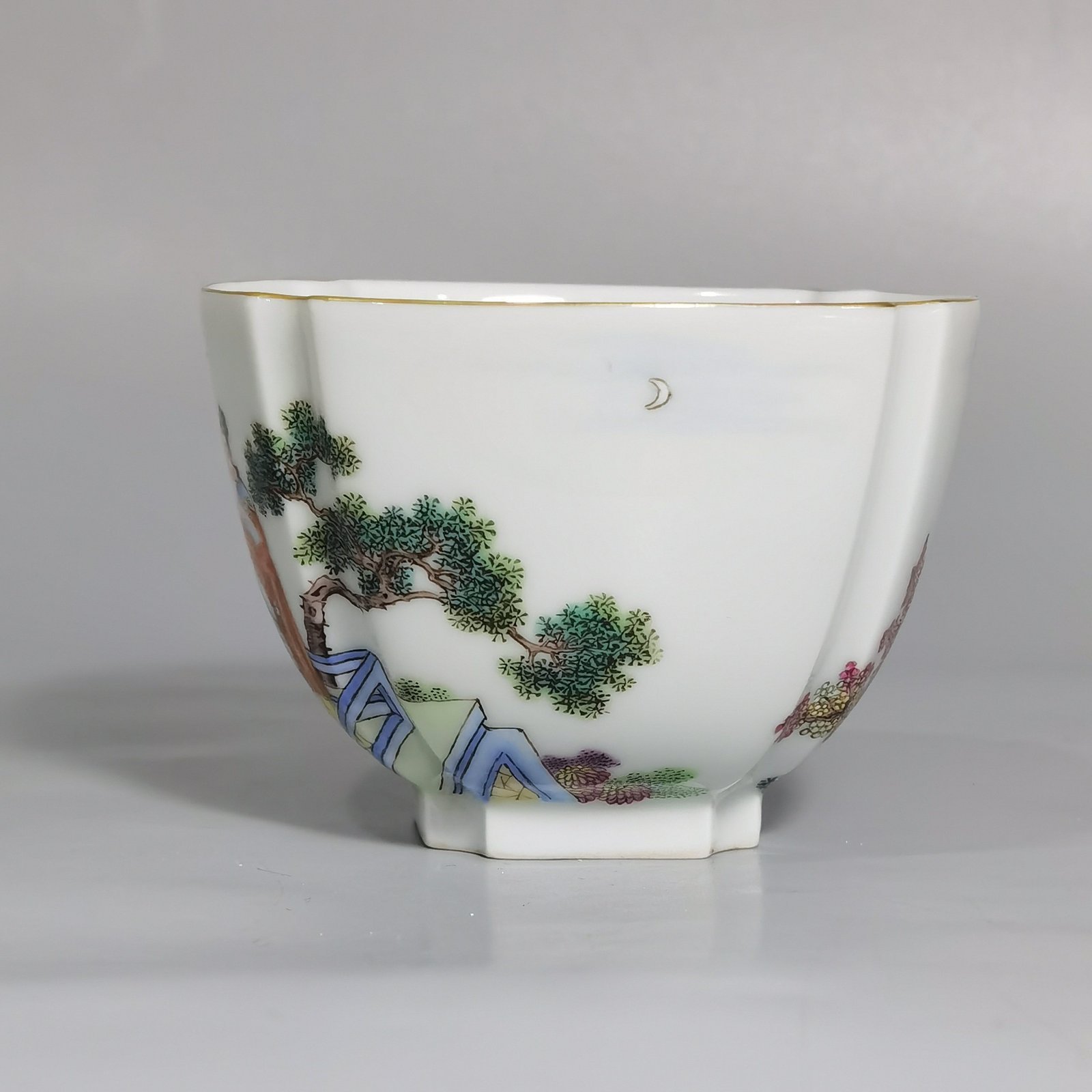 Qing Dynasty Qianlong famille rose stone Buddhist temple dragon girl listening to the piano square cup