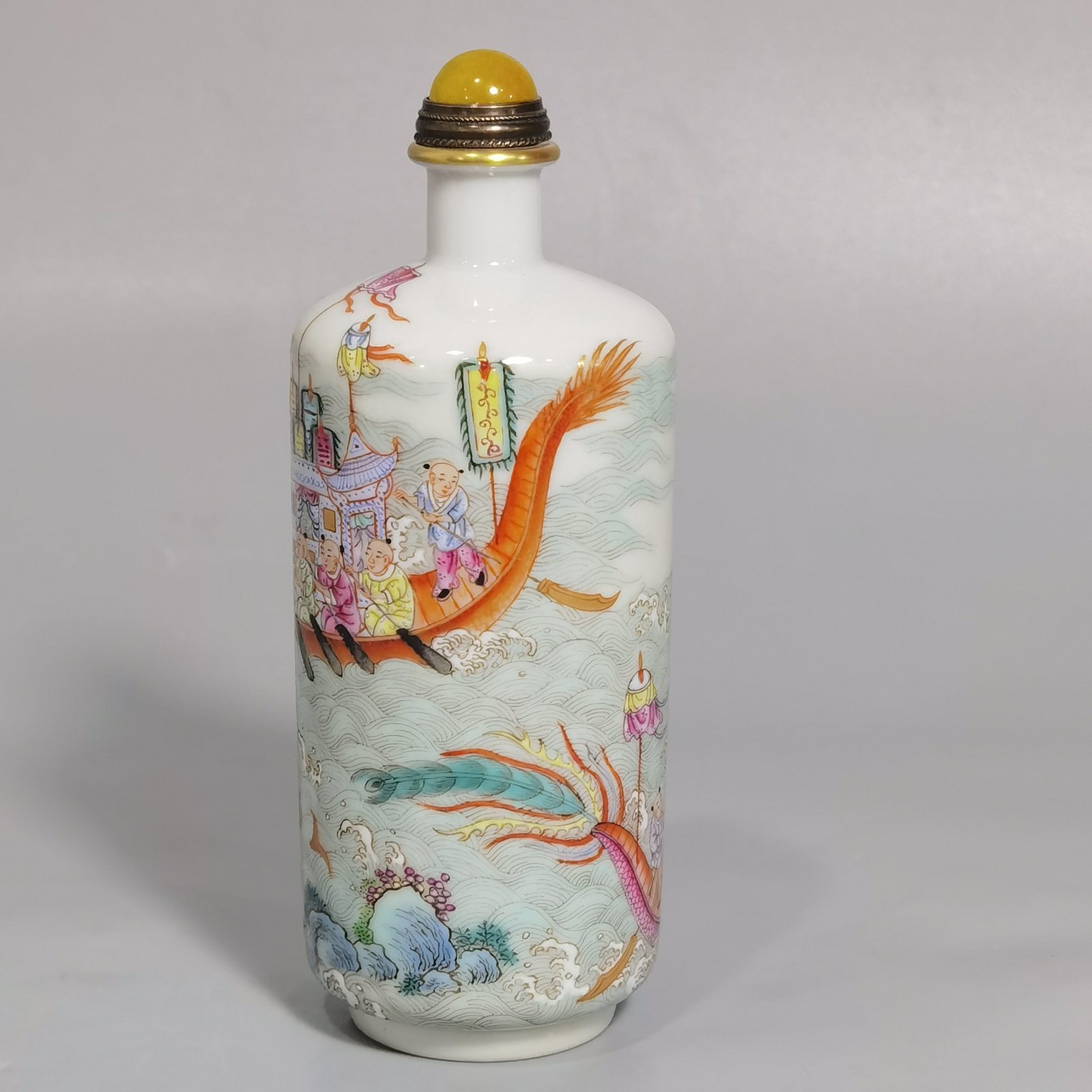 Qing Dynasty Qianlong Pastel dragon boat race snuff bottle