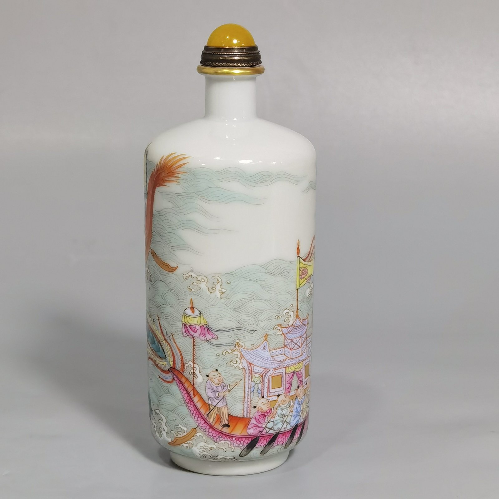 Qing Dynasty Qianlong Pastel dragon boat race snuff bottle