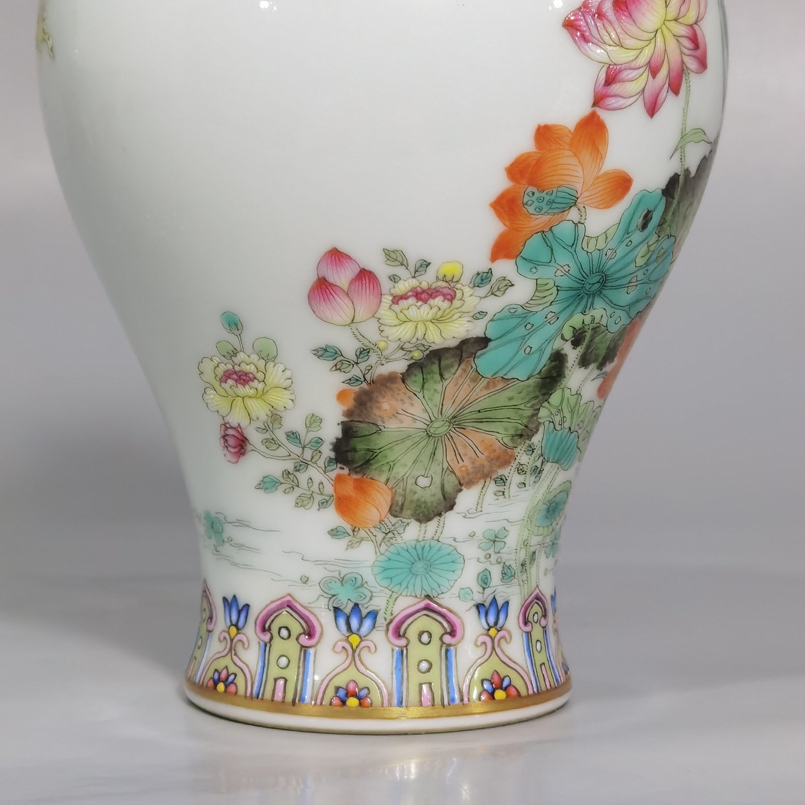 Qing Dynasty Qianlong Pastel plum vase