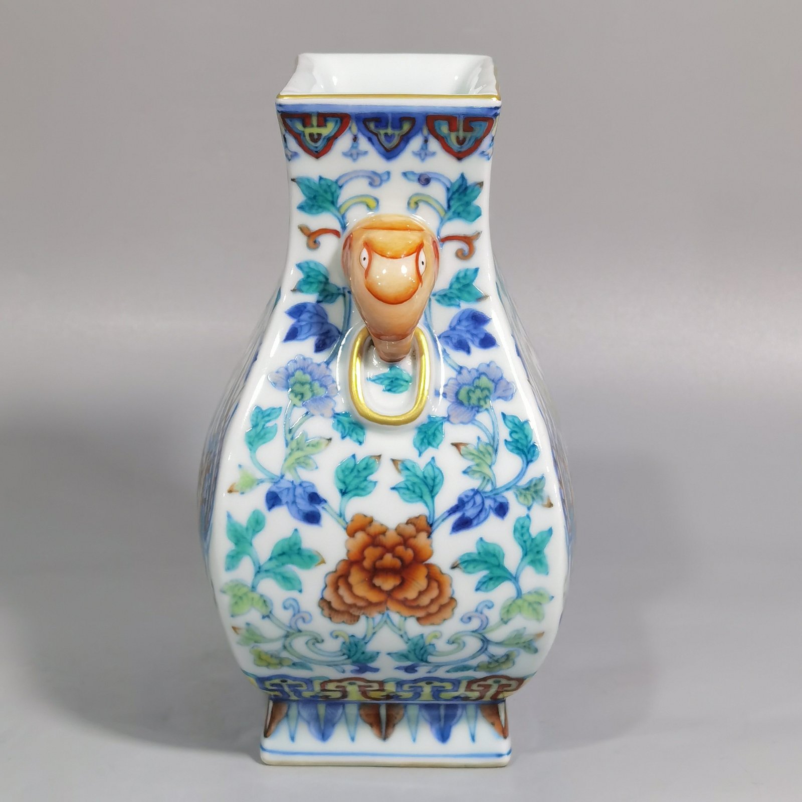 Qing Dynasty Qianlong blue and white Doucai phoenix with peony pattern and elephant ear square silk